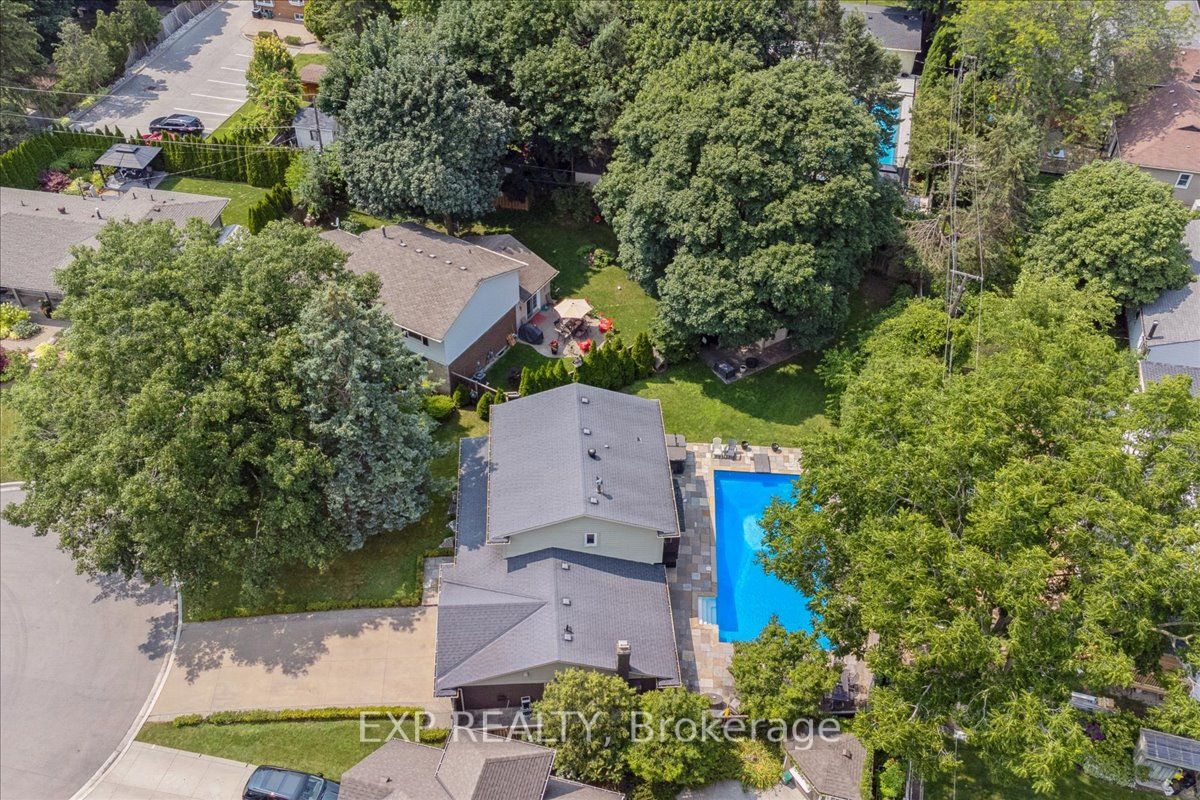409 Valanna Cres