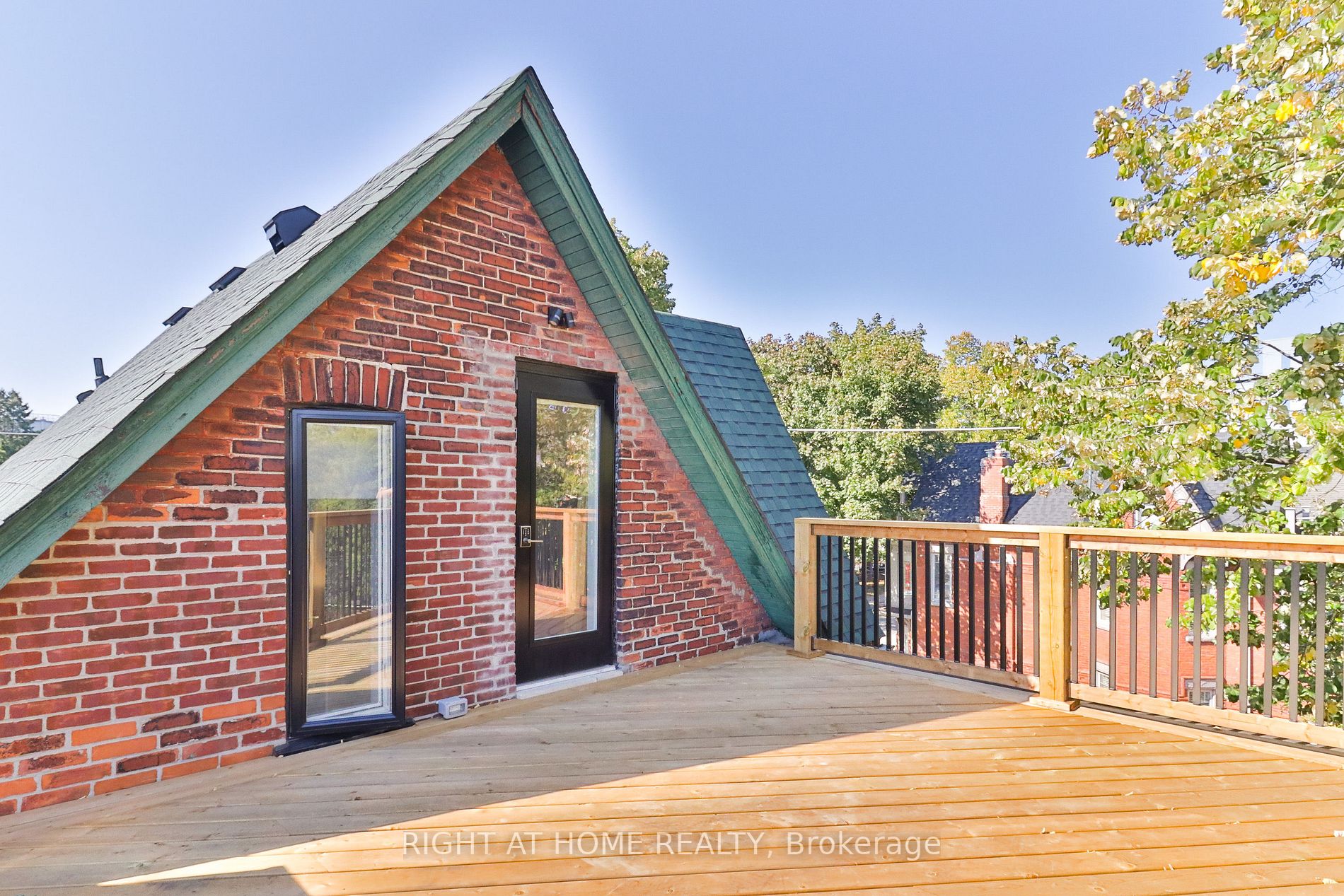 45 Brock Ave, #301