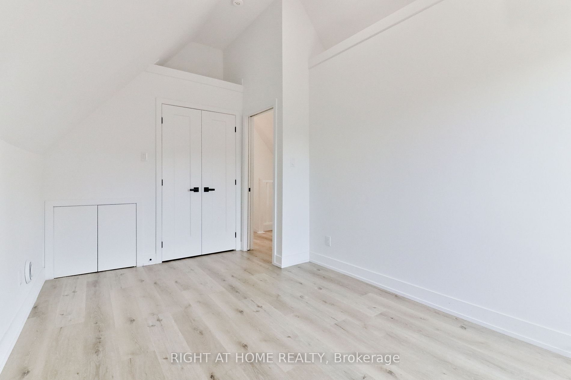 45 Brock Ave, #301