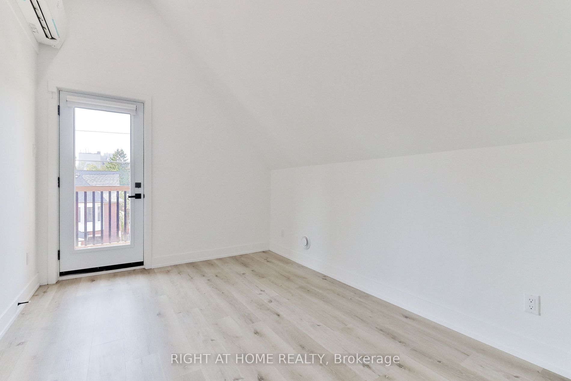 45 Brock Ave, #301