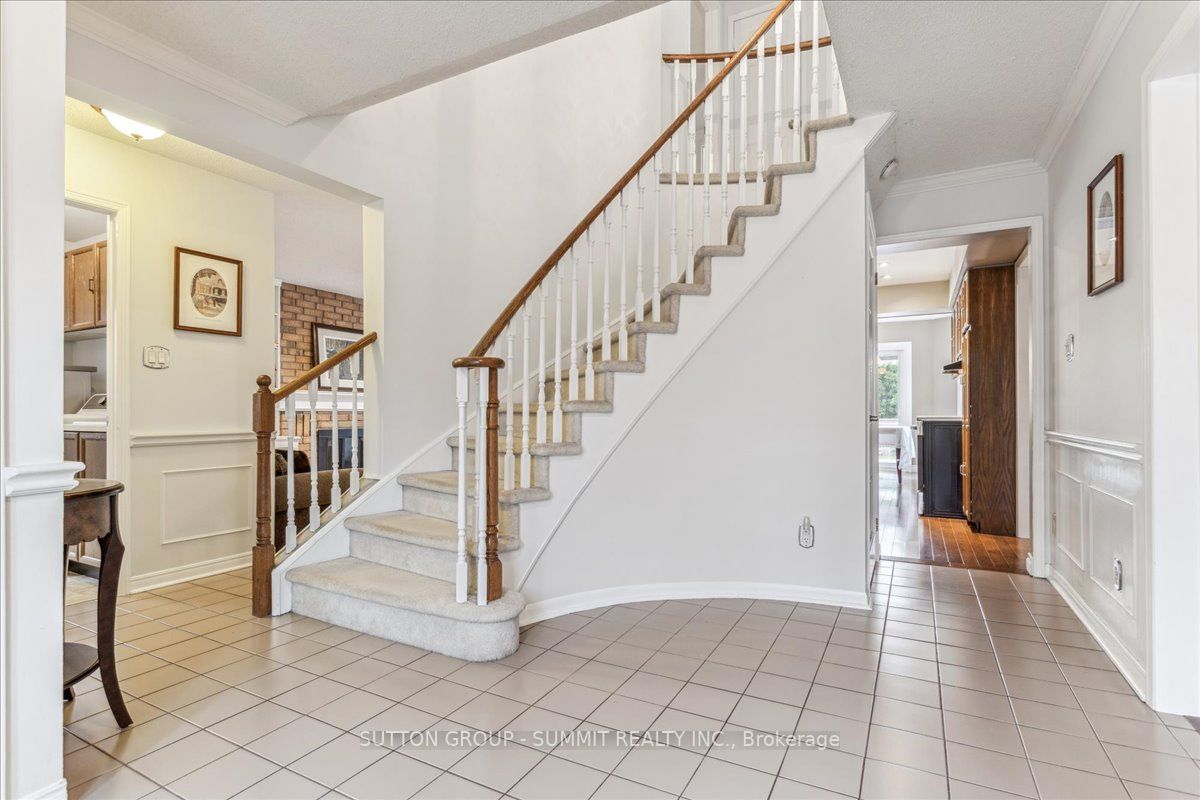 2153 Winding Way
