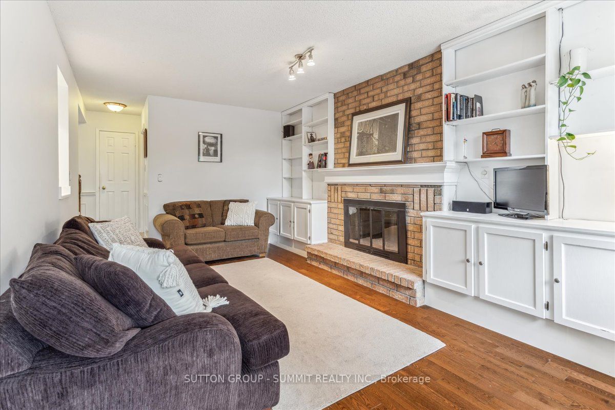 2153 Winding Way