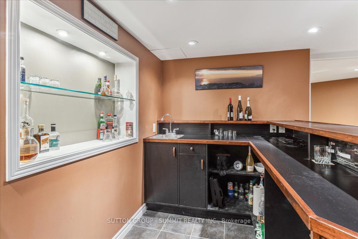 2153 Winding Way