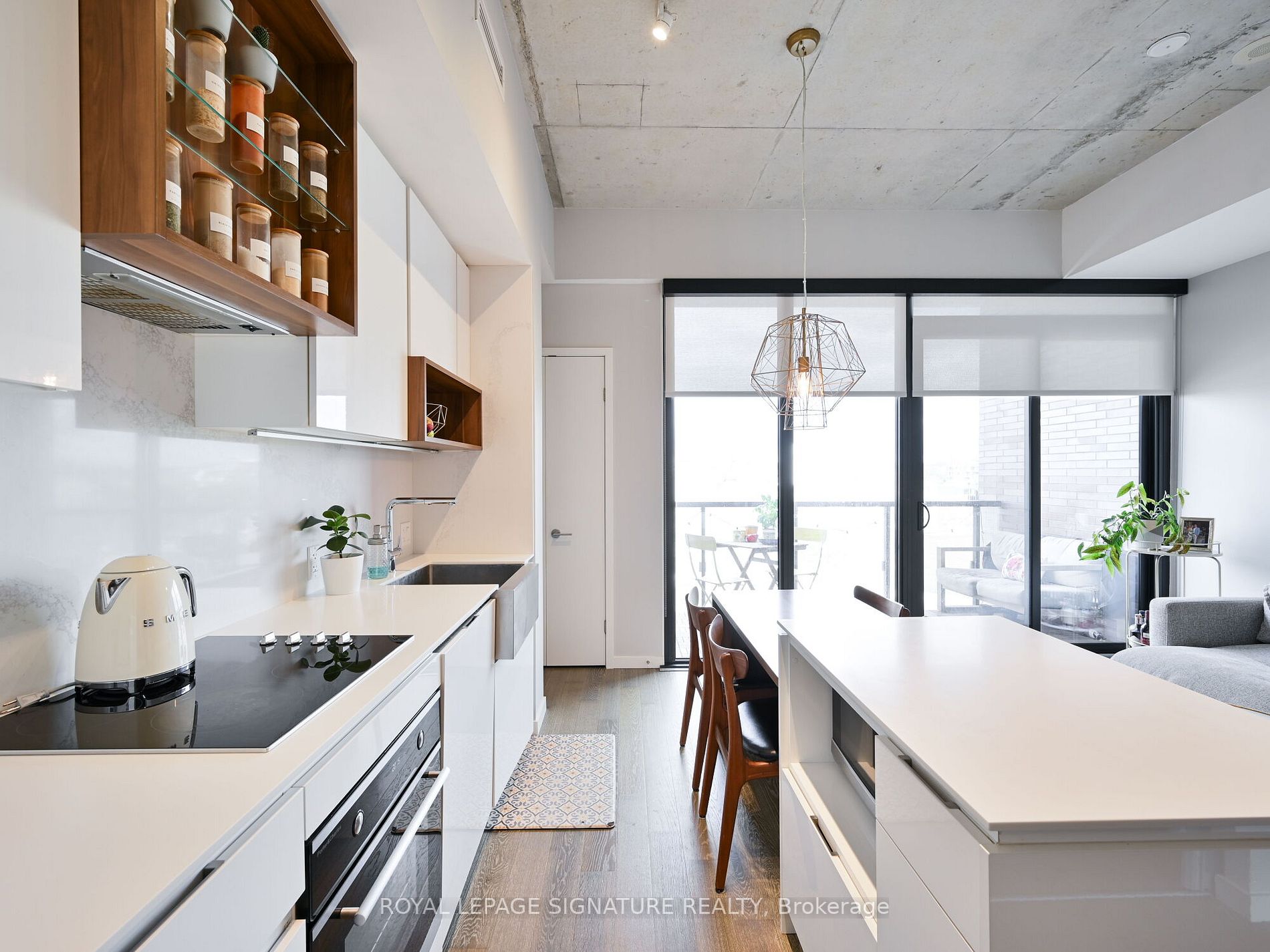 383 Sorauren Ave, #808