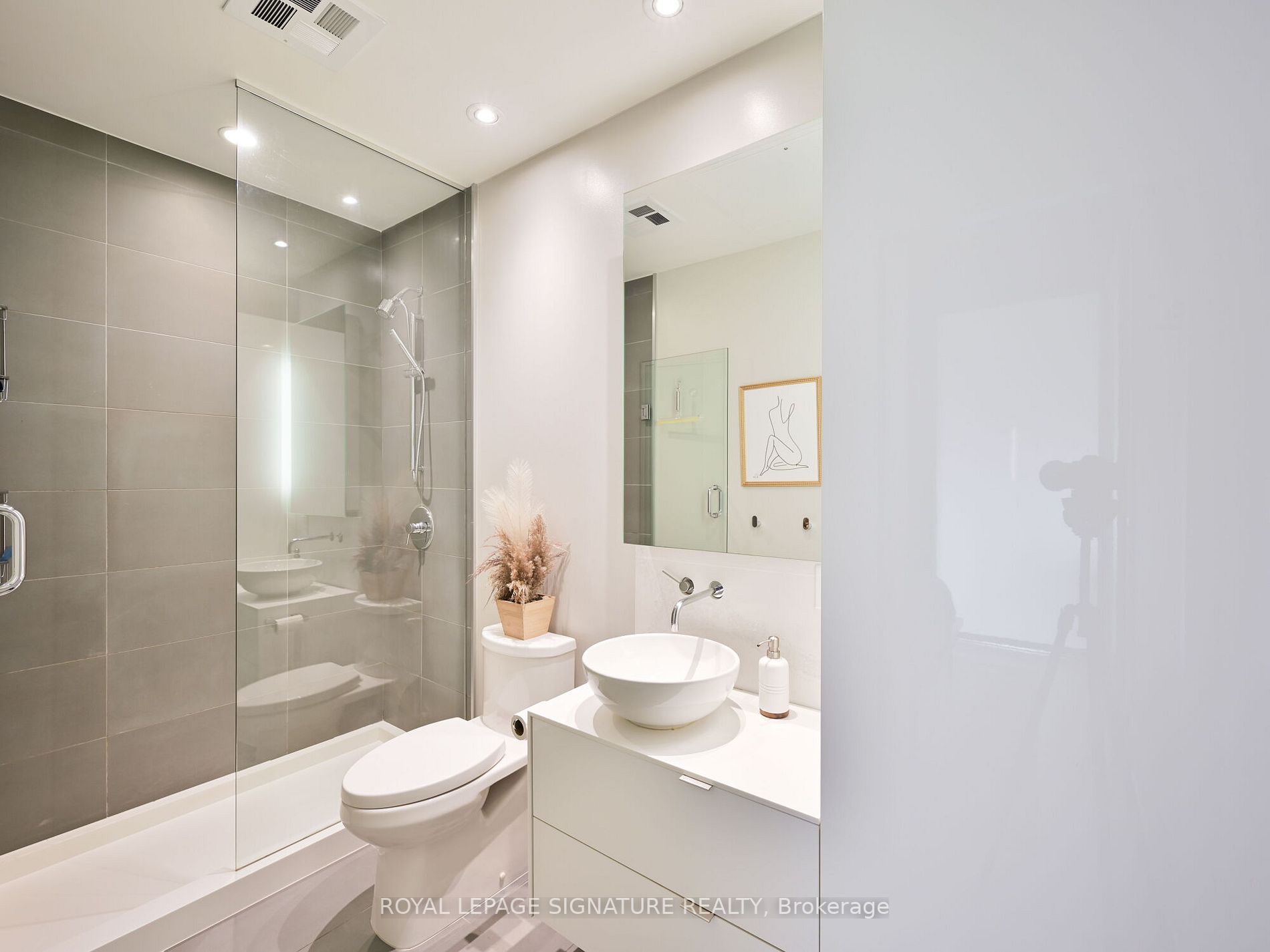 383 Sorauren Ave, #808