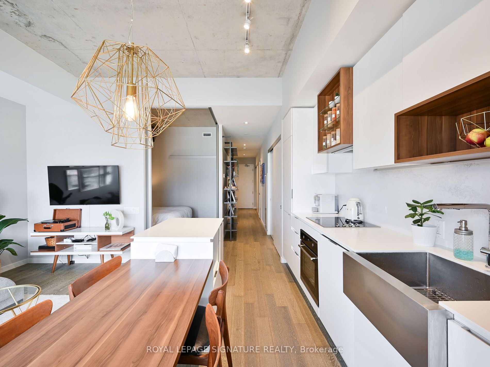 383 Sorauren Ave, #808