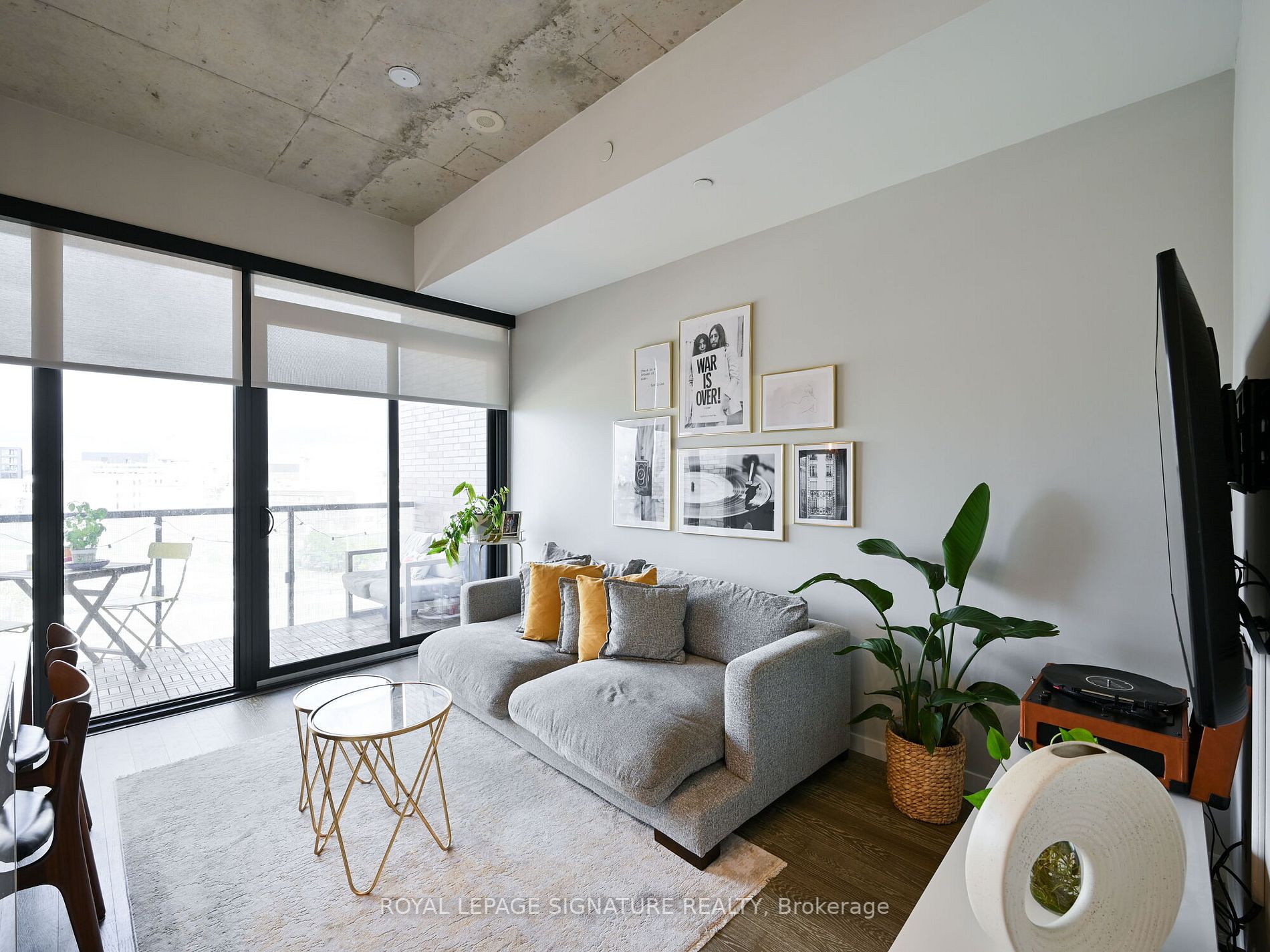 383 Sorauren Ave, #808