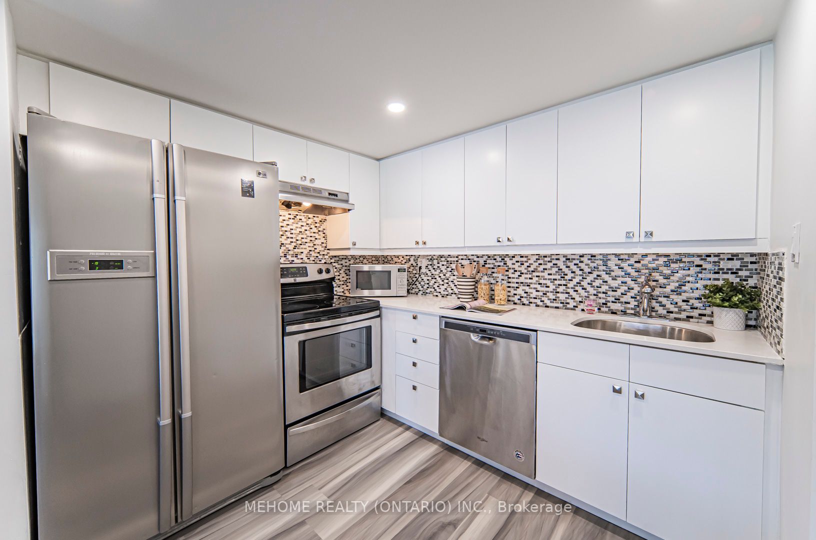 2091 Hurontario St, #810