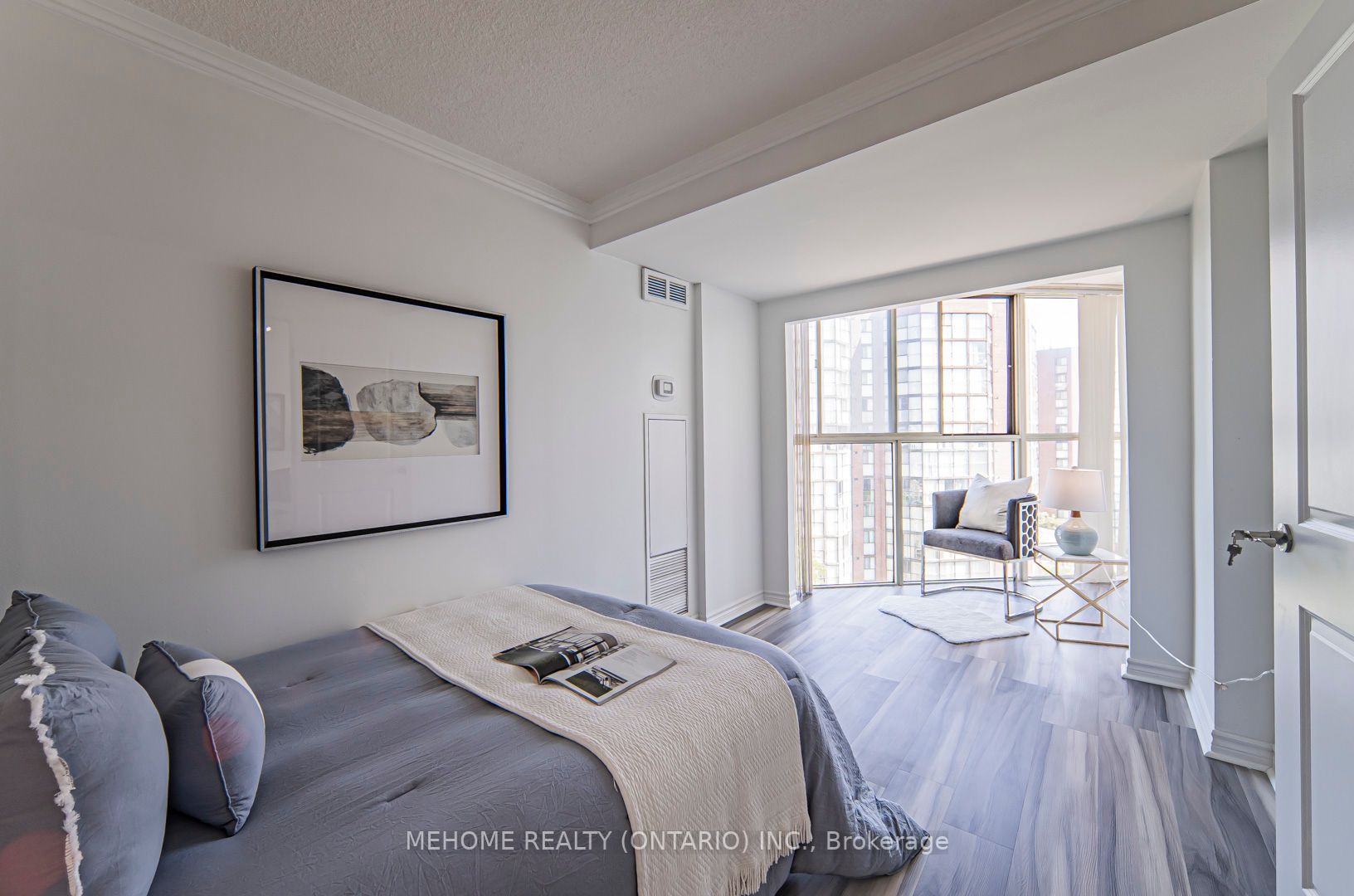 2091 Hurontario St, #810