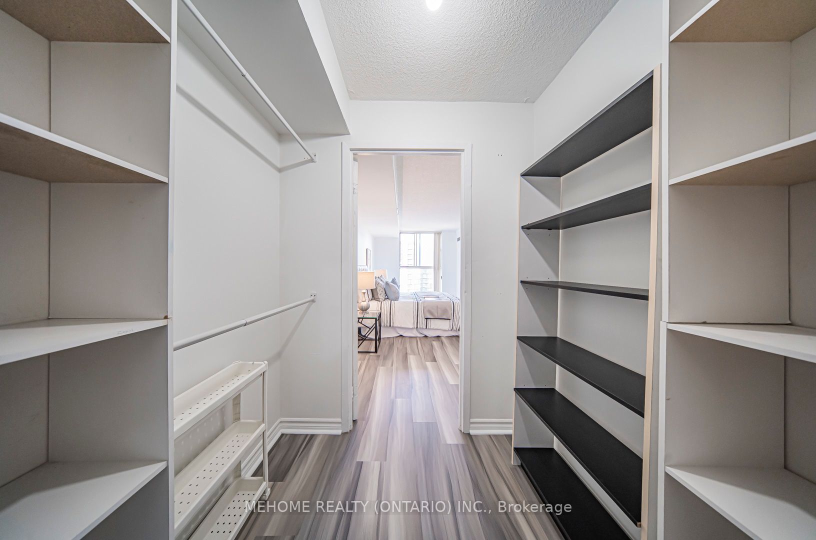 2091 Hurontario St, #810