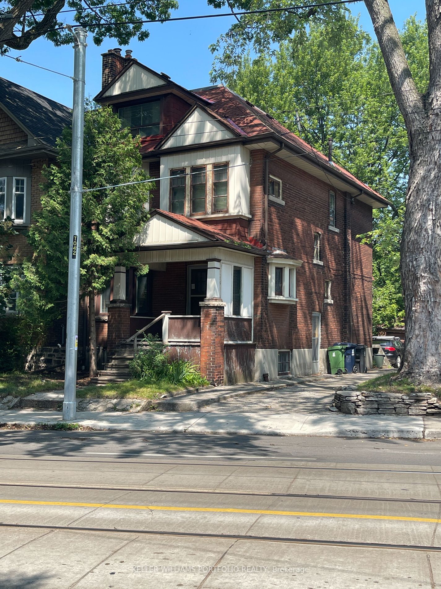 166 Howard Park Ave