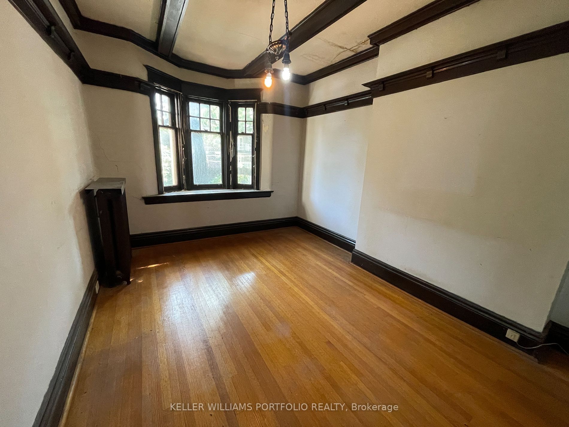 166 Howard Park Ave