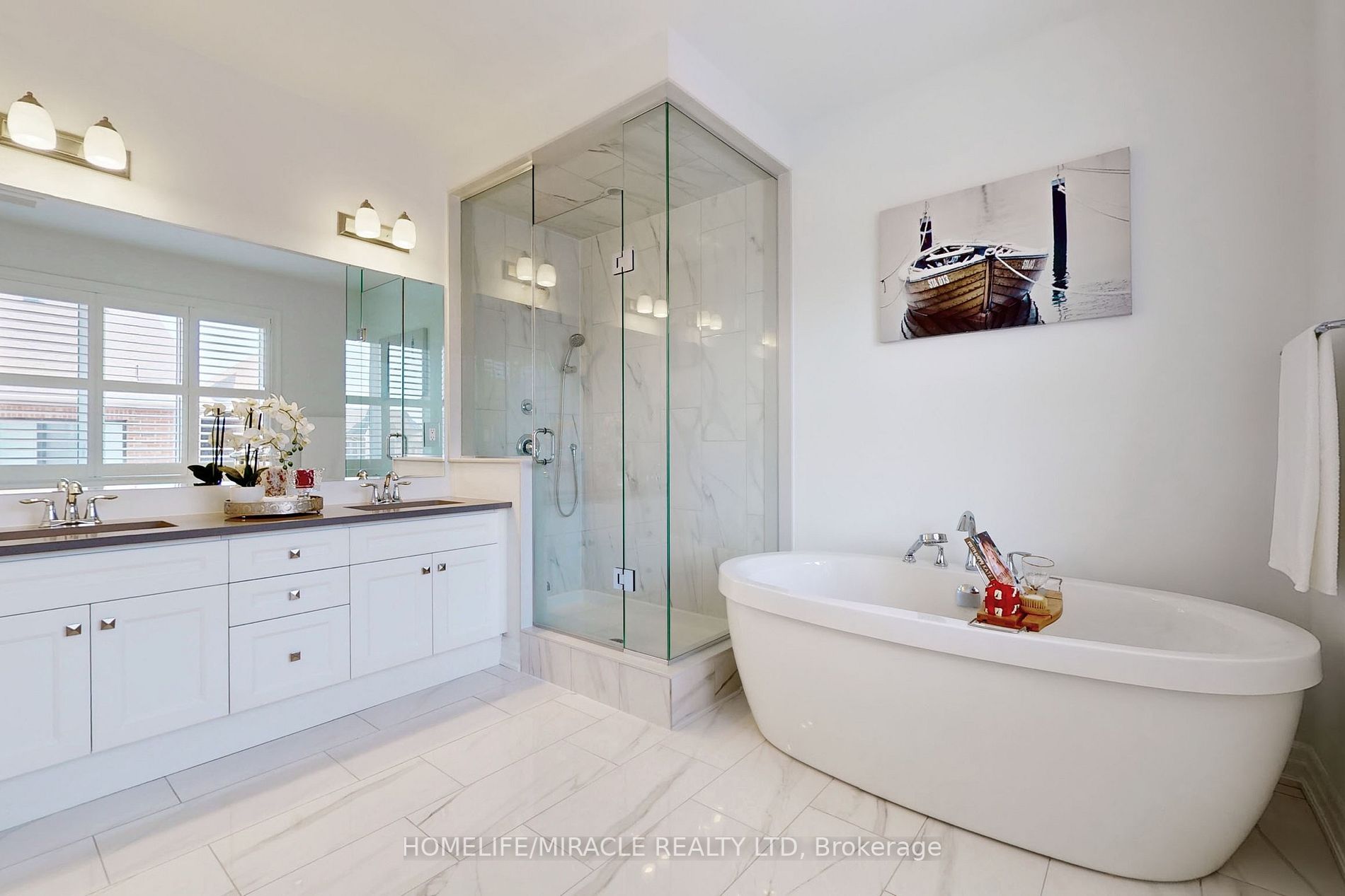 1412 Lakeport Cres