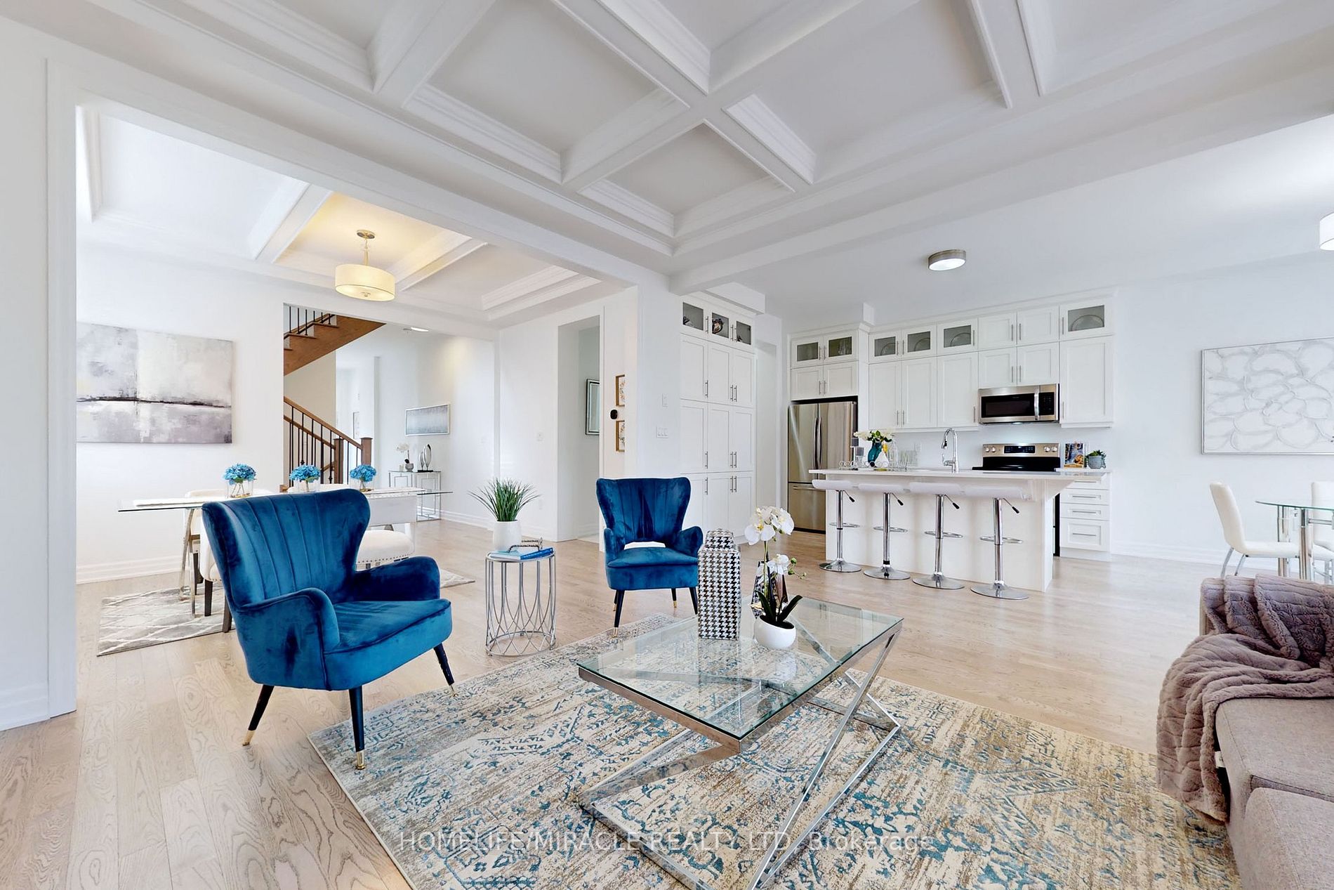 1412 Lakeport Cres