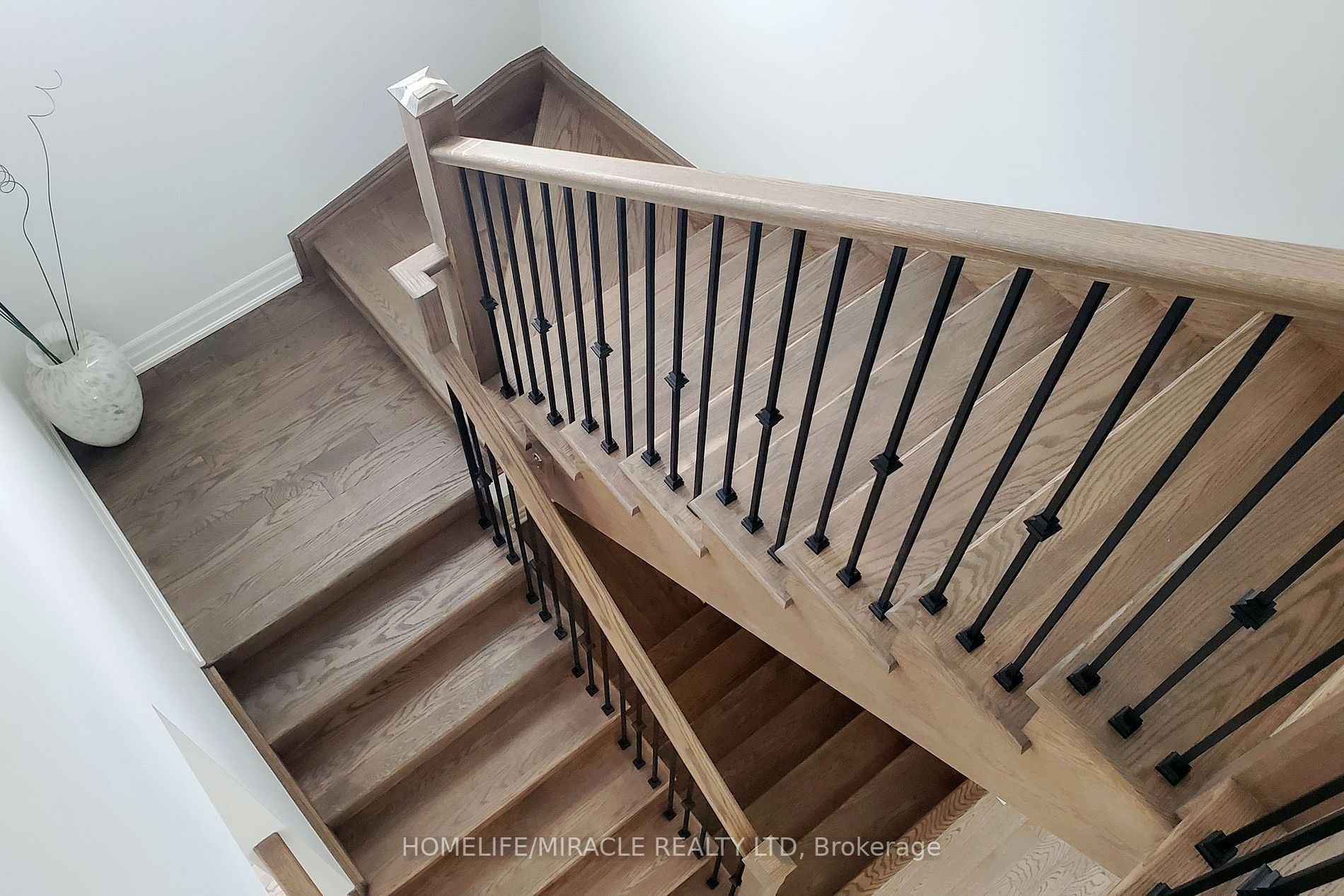 1412 Lakeport Cres