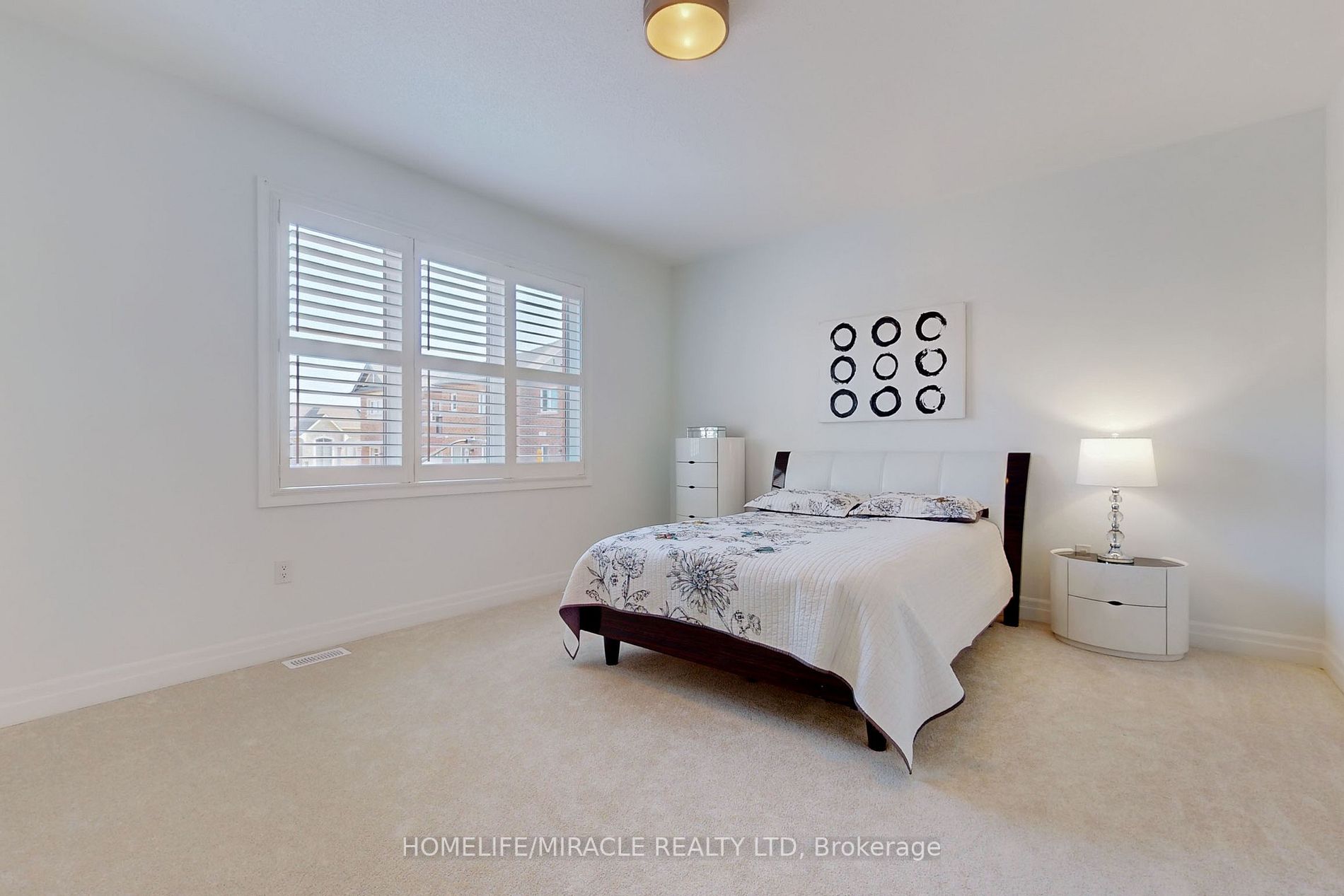 1412 Lakeport Cres
