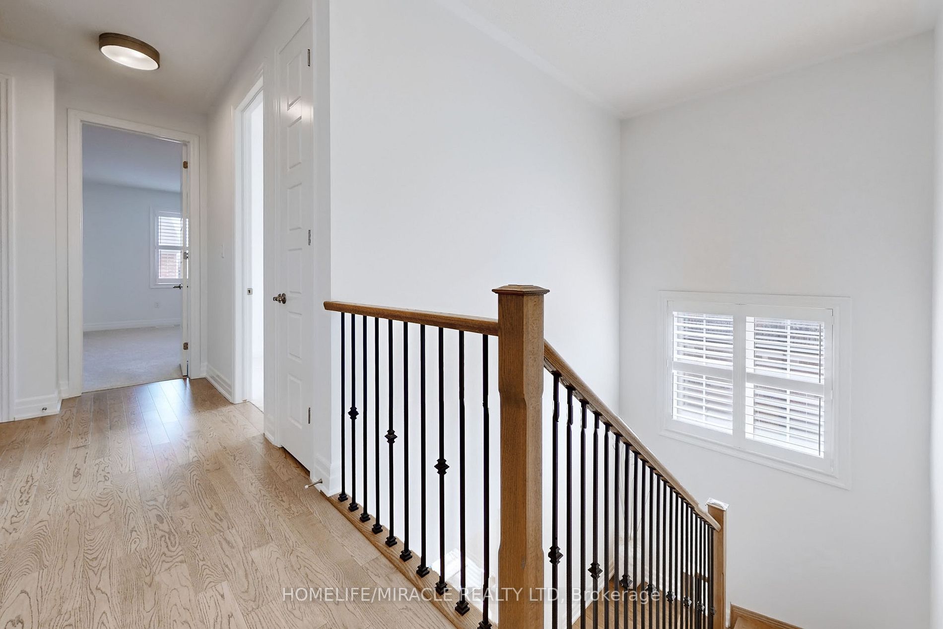1412 Lakeport Cres