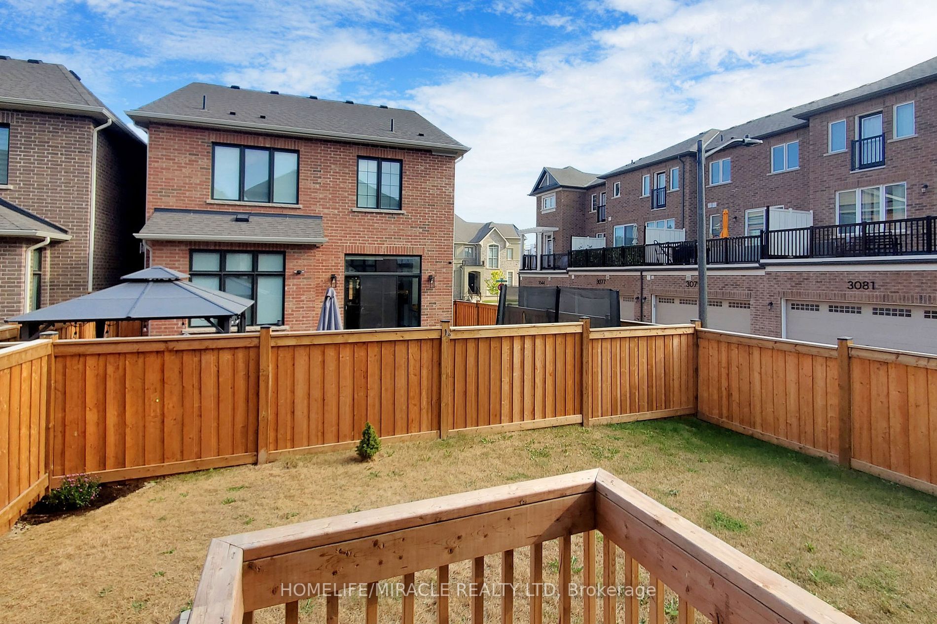 1412 Lakeport Cres