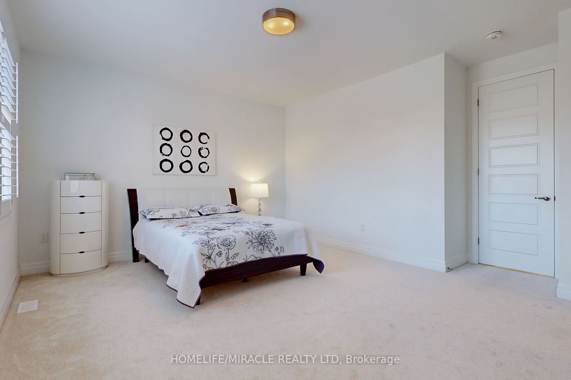 1412 Lakeport Cres