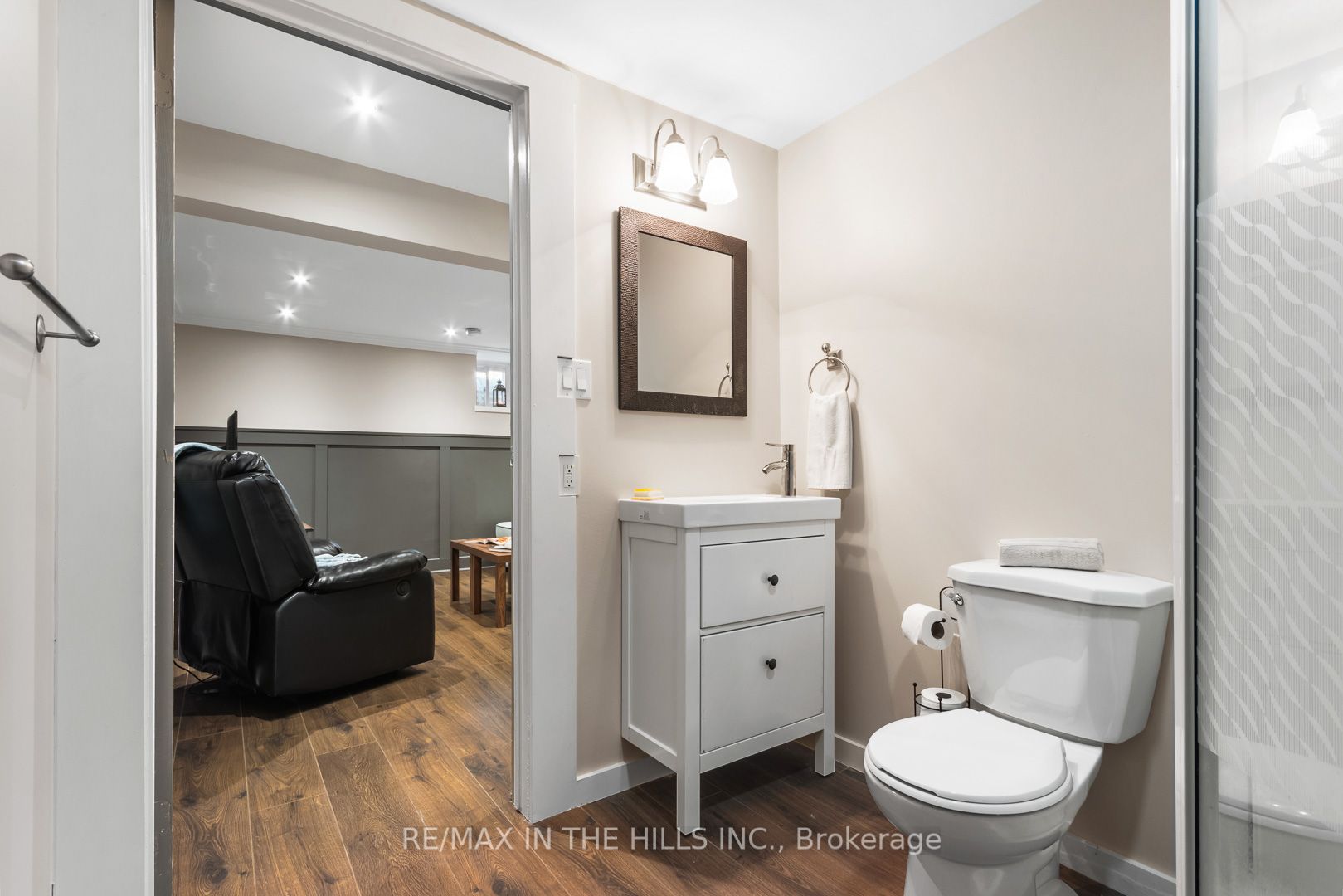 90 Lawrence Ave, #103