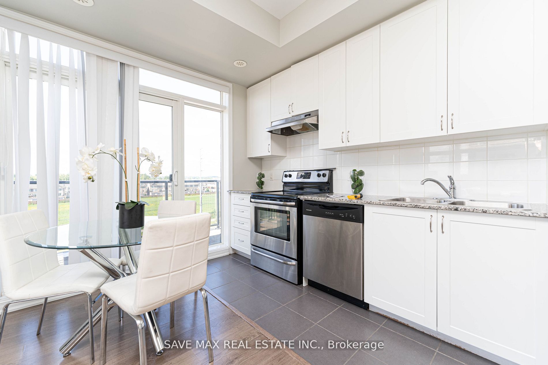 54 Sky Harbour Dr, #404
