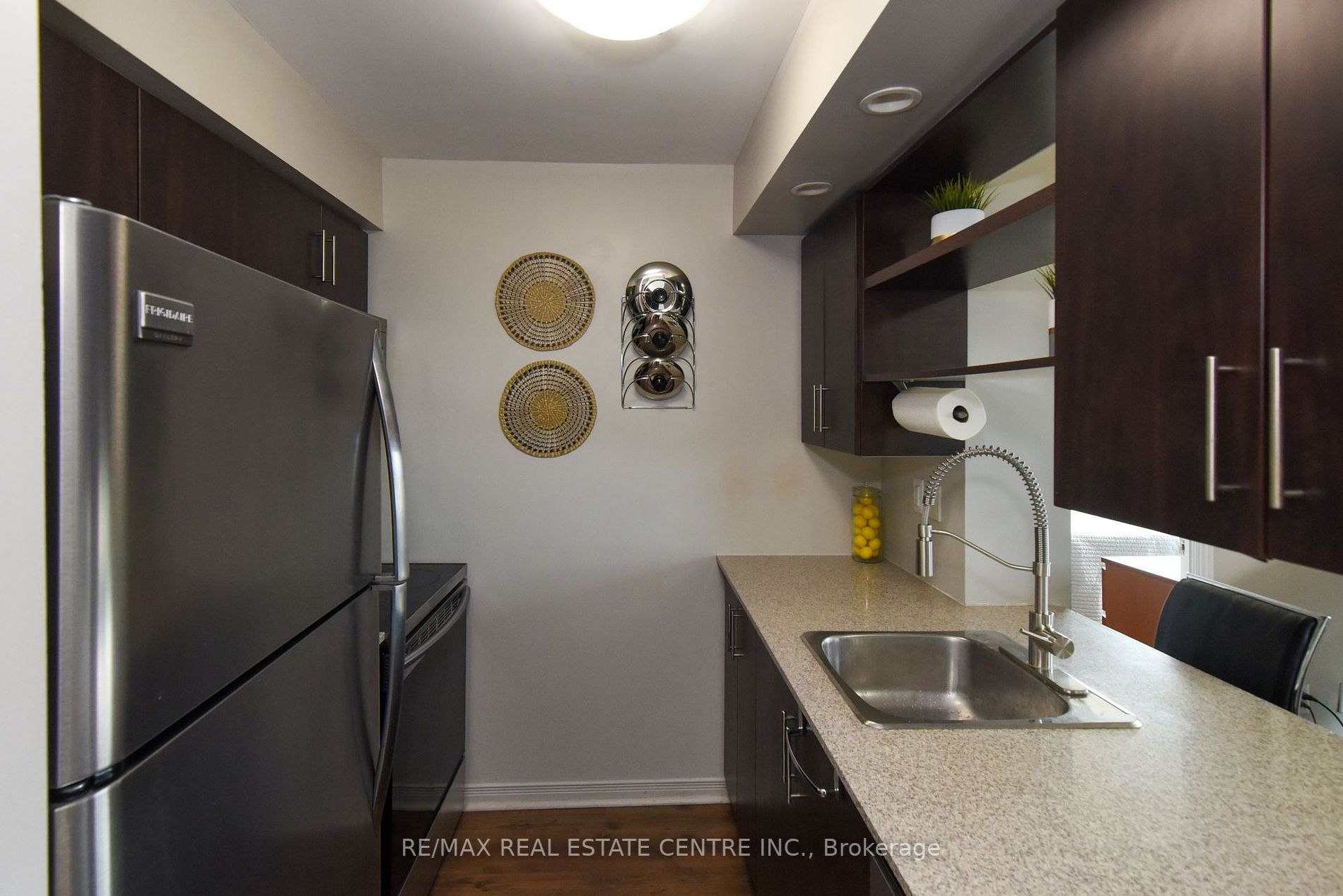 215 Queen St E, #2005