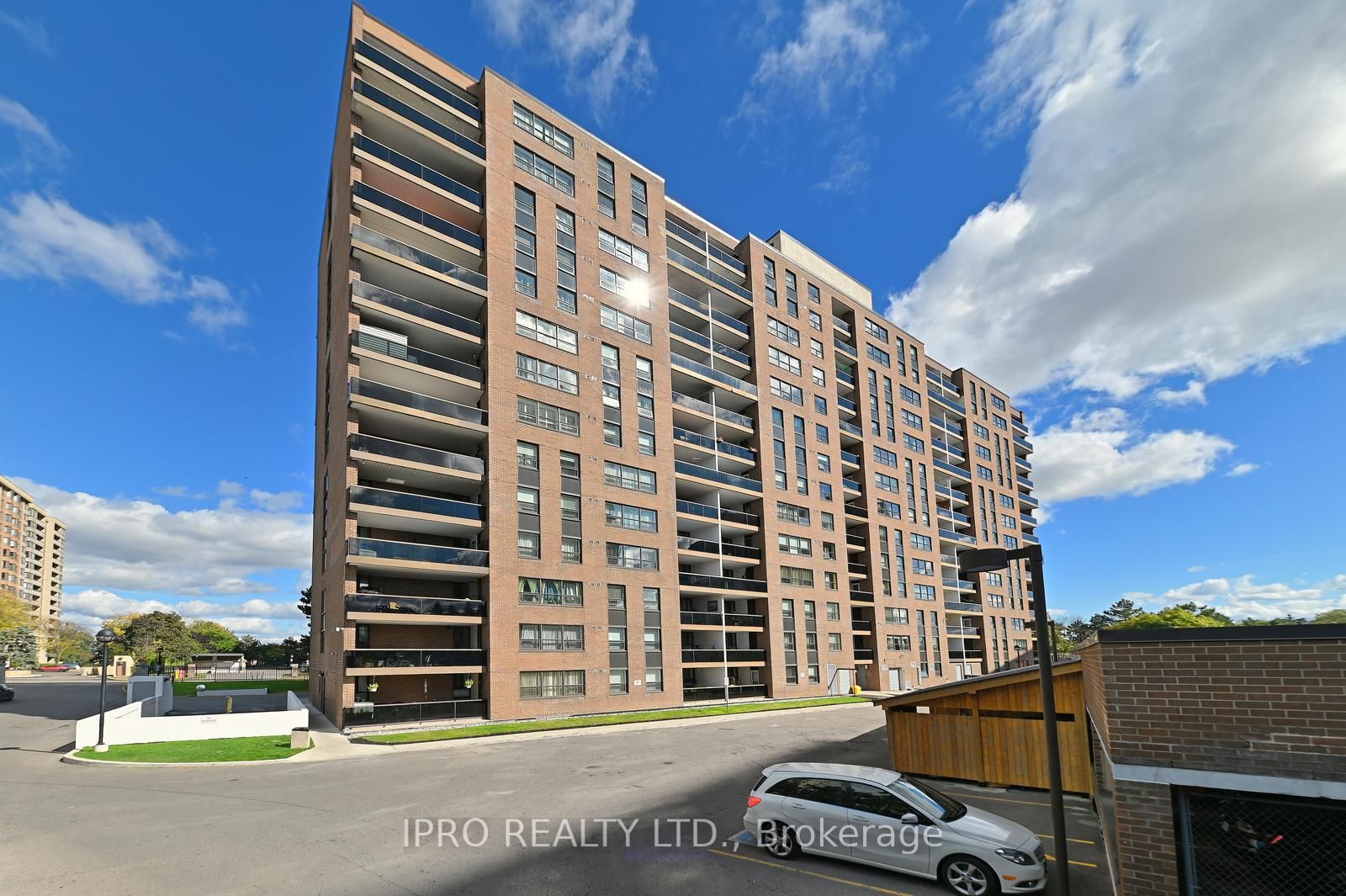 4 Lisa St, #511