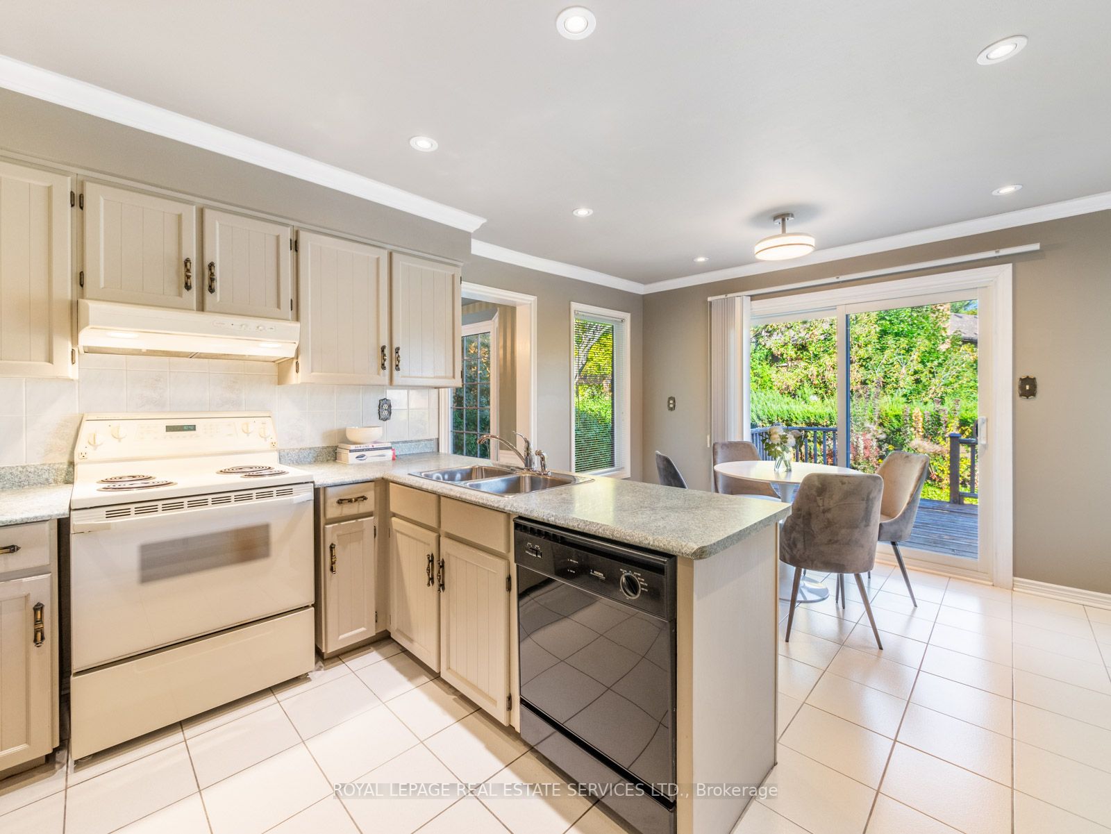 3955 Glamis Crt