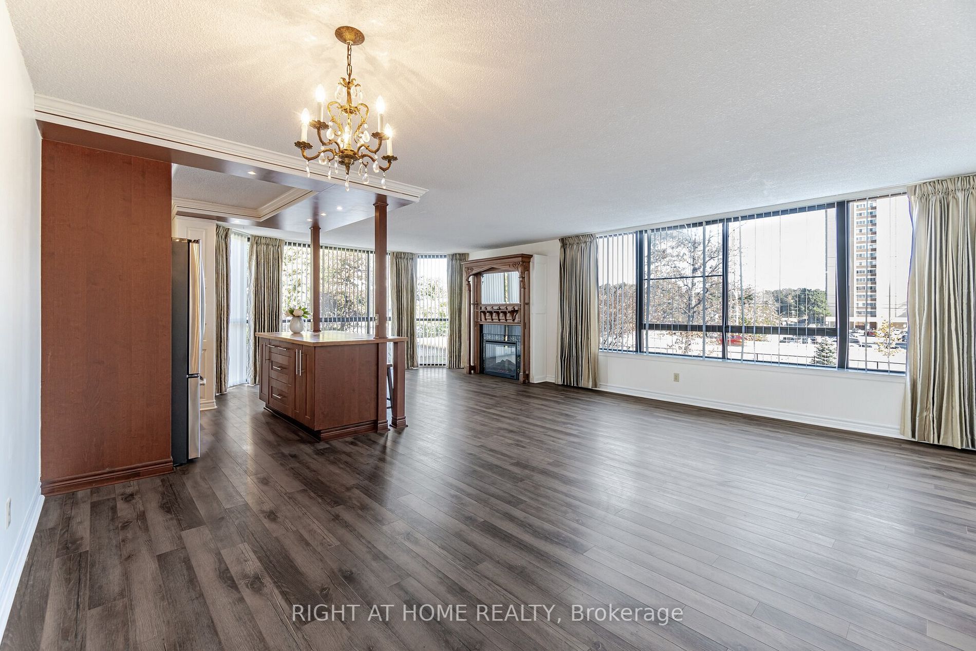 1230 Marlborough Crt, #208