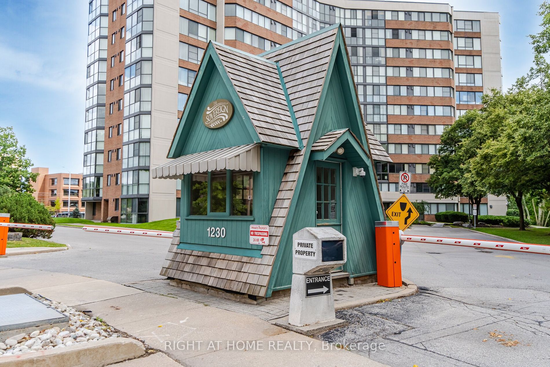 1230 Marlborough Crt, #208