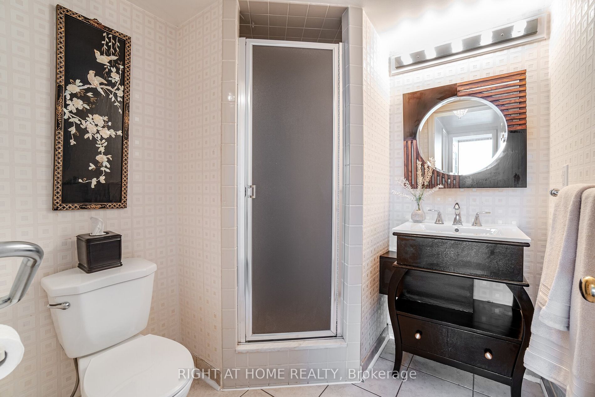 1230 Marlborough Crt, #208