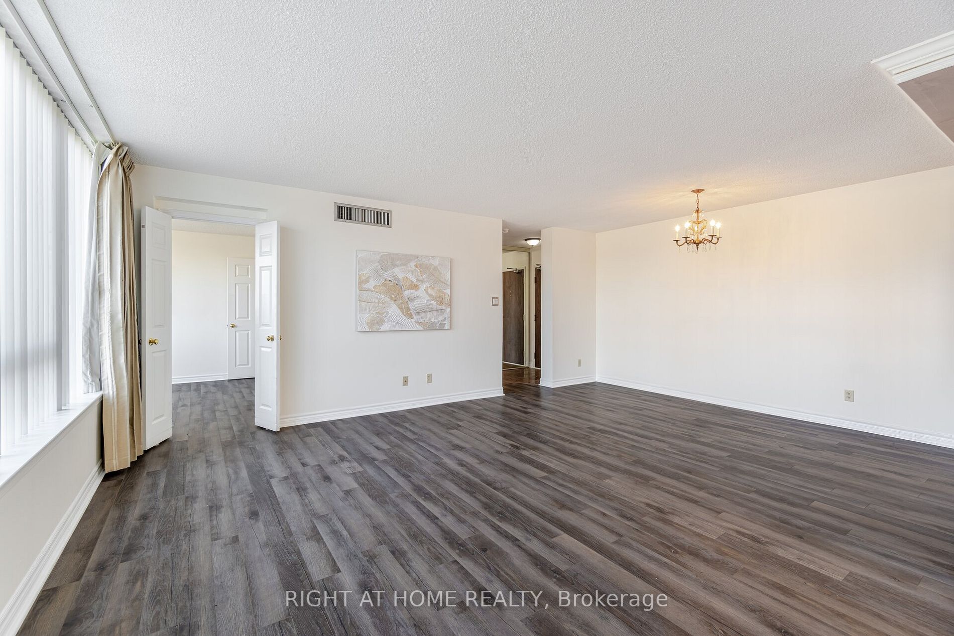 1230 Marlborough Crt, #208