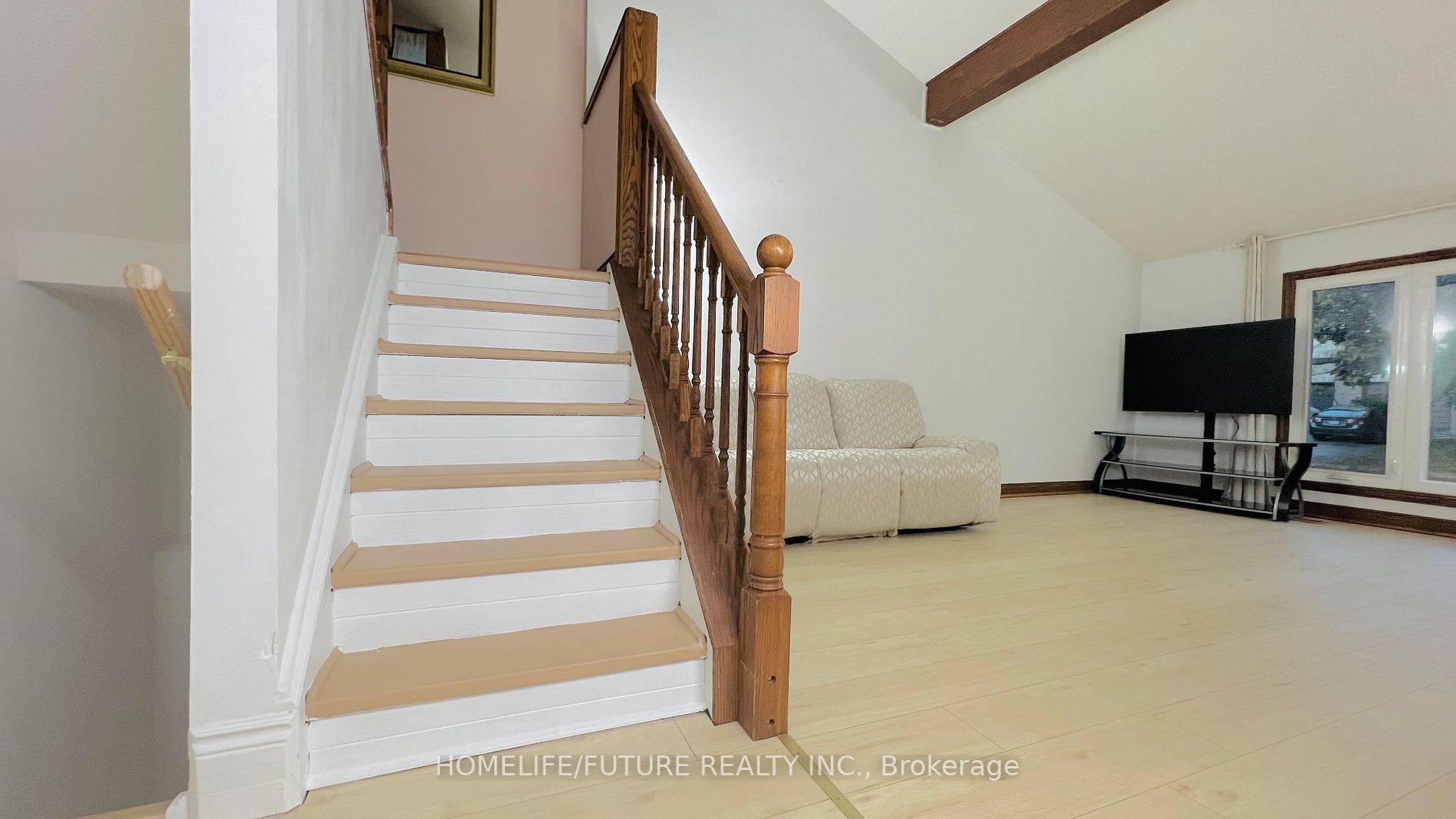 16 Newington Crescent