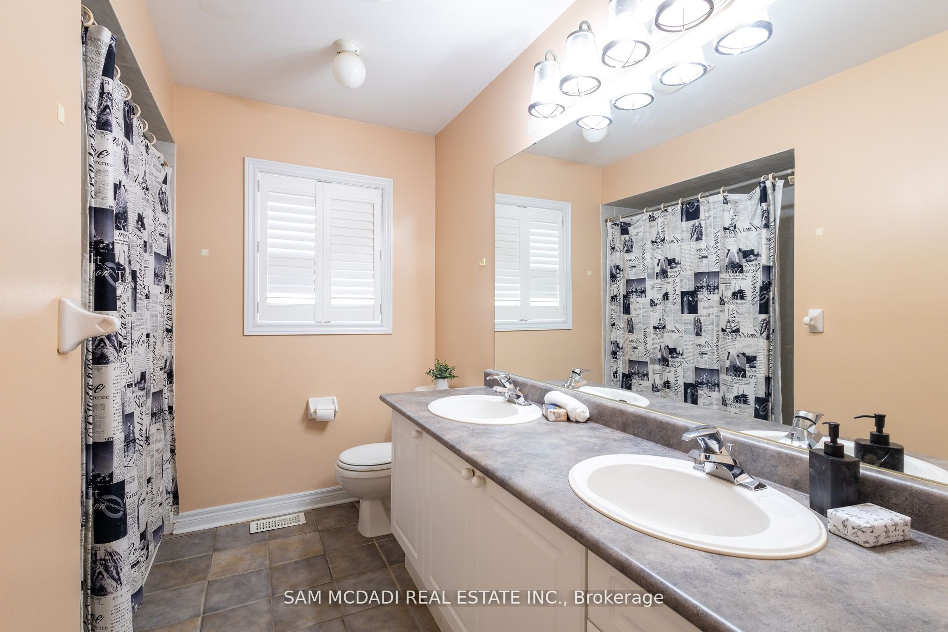 3435 Artesian Dr