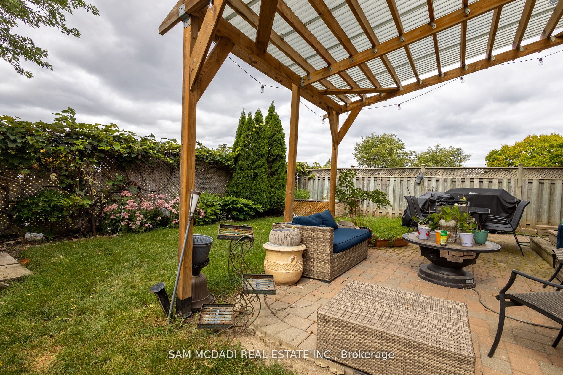 3435 Artesian Dr