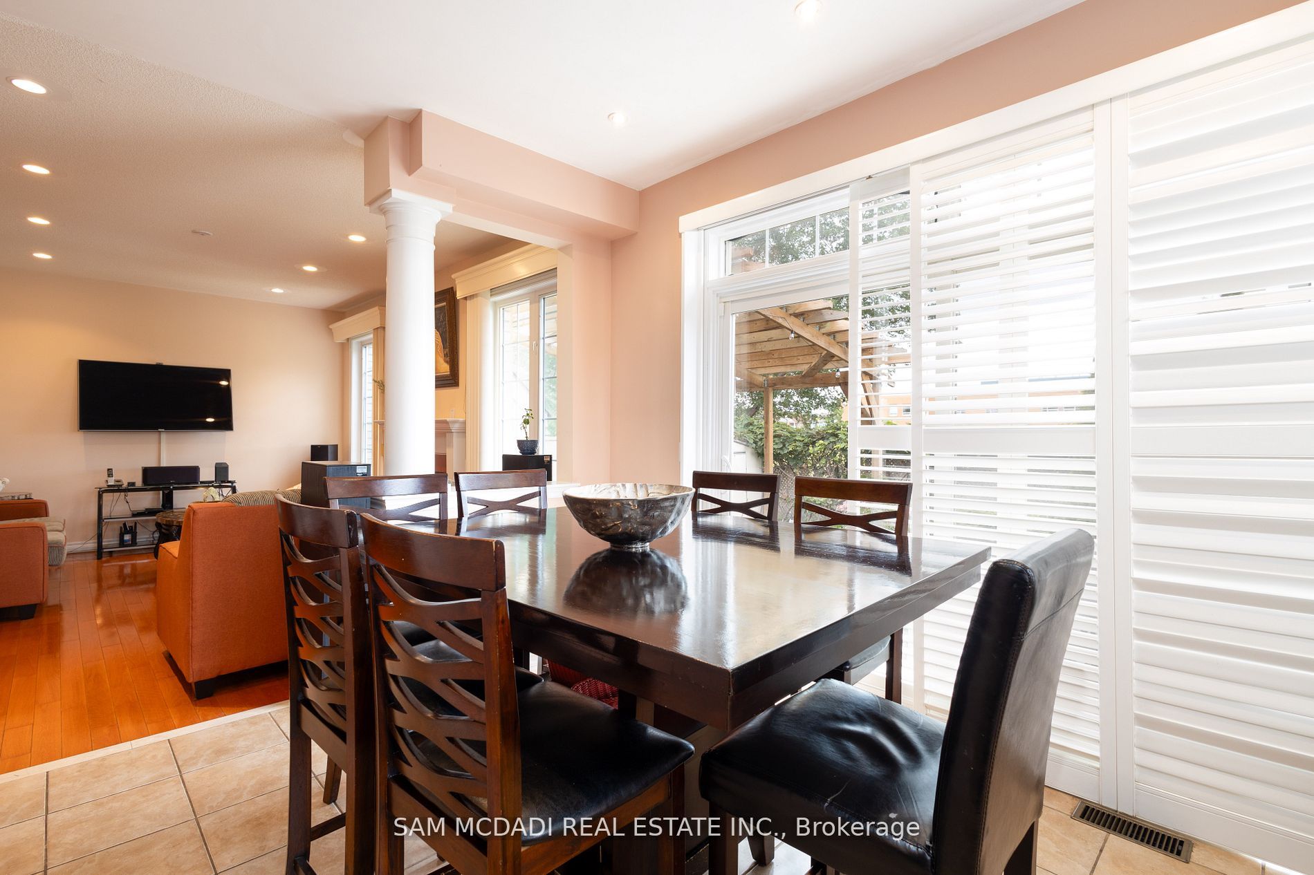 3435 Artesian Dr