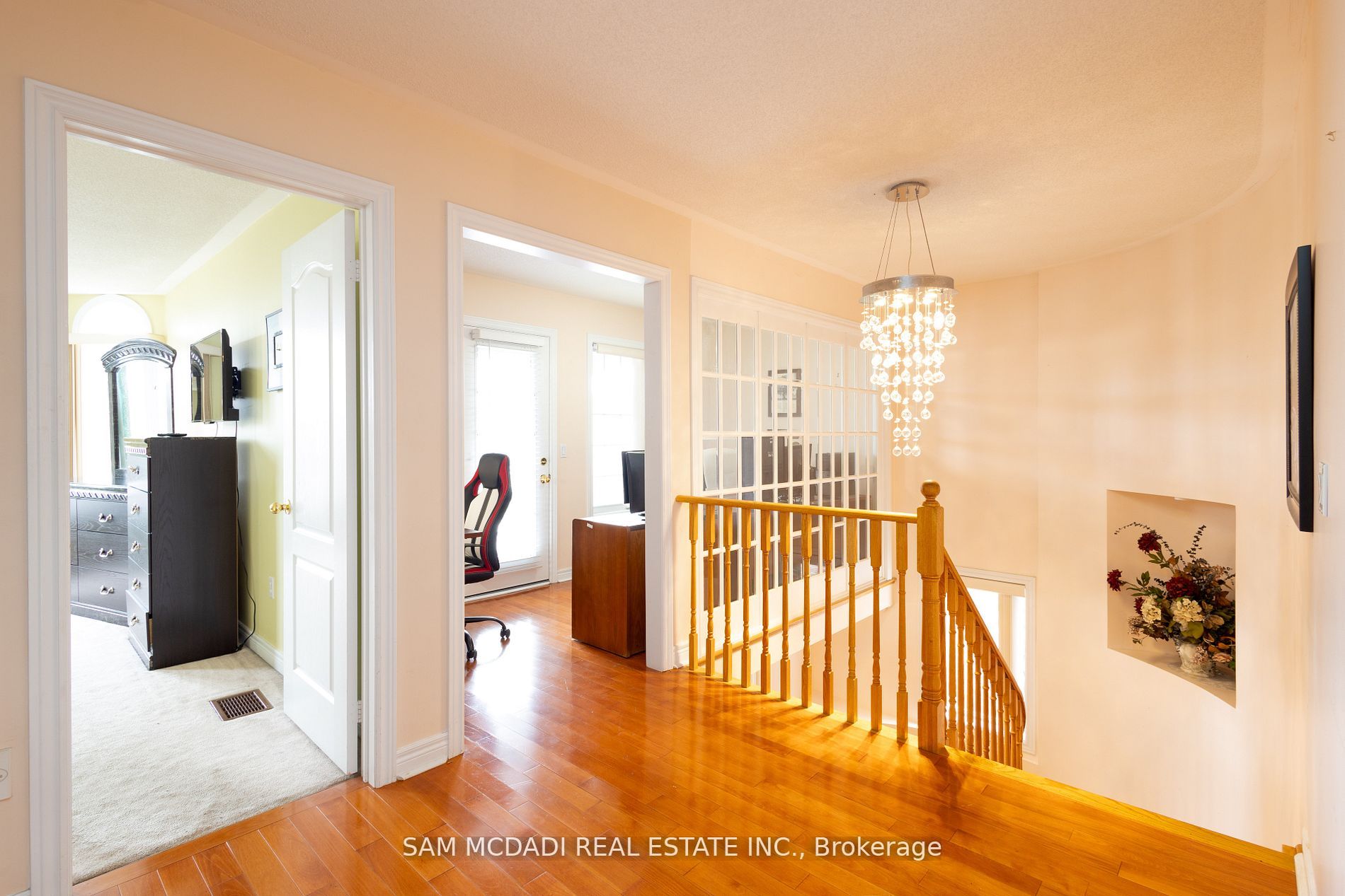 3435 Artesian Dr