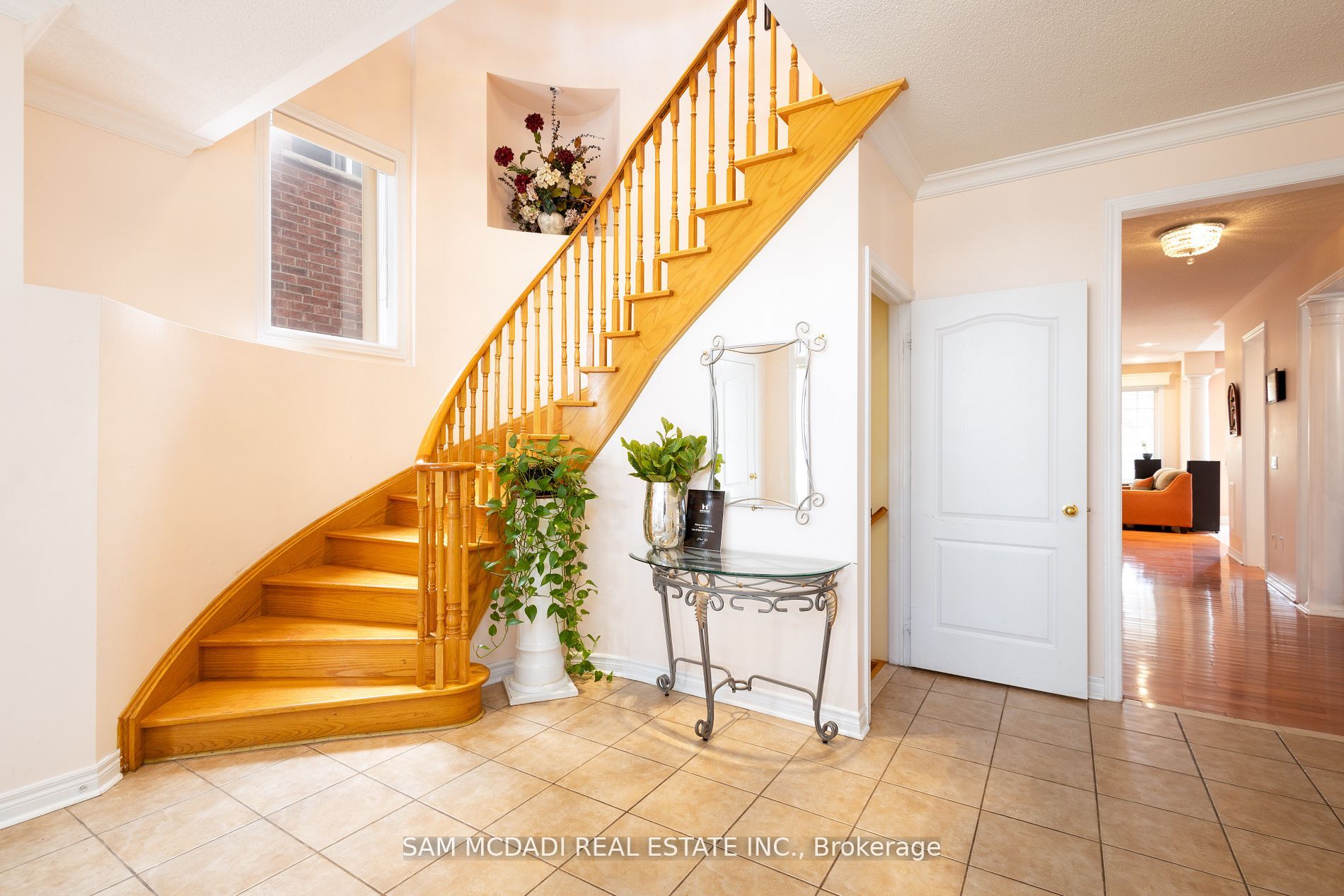 3435 Artesian Dr