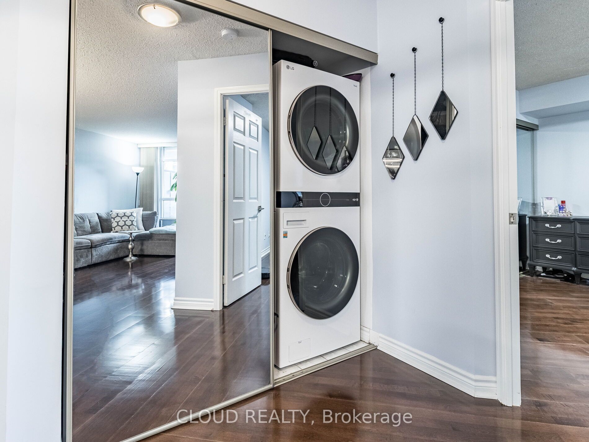35 Kingsbridge Garden Circle, #701