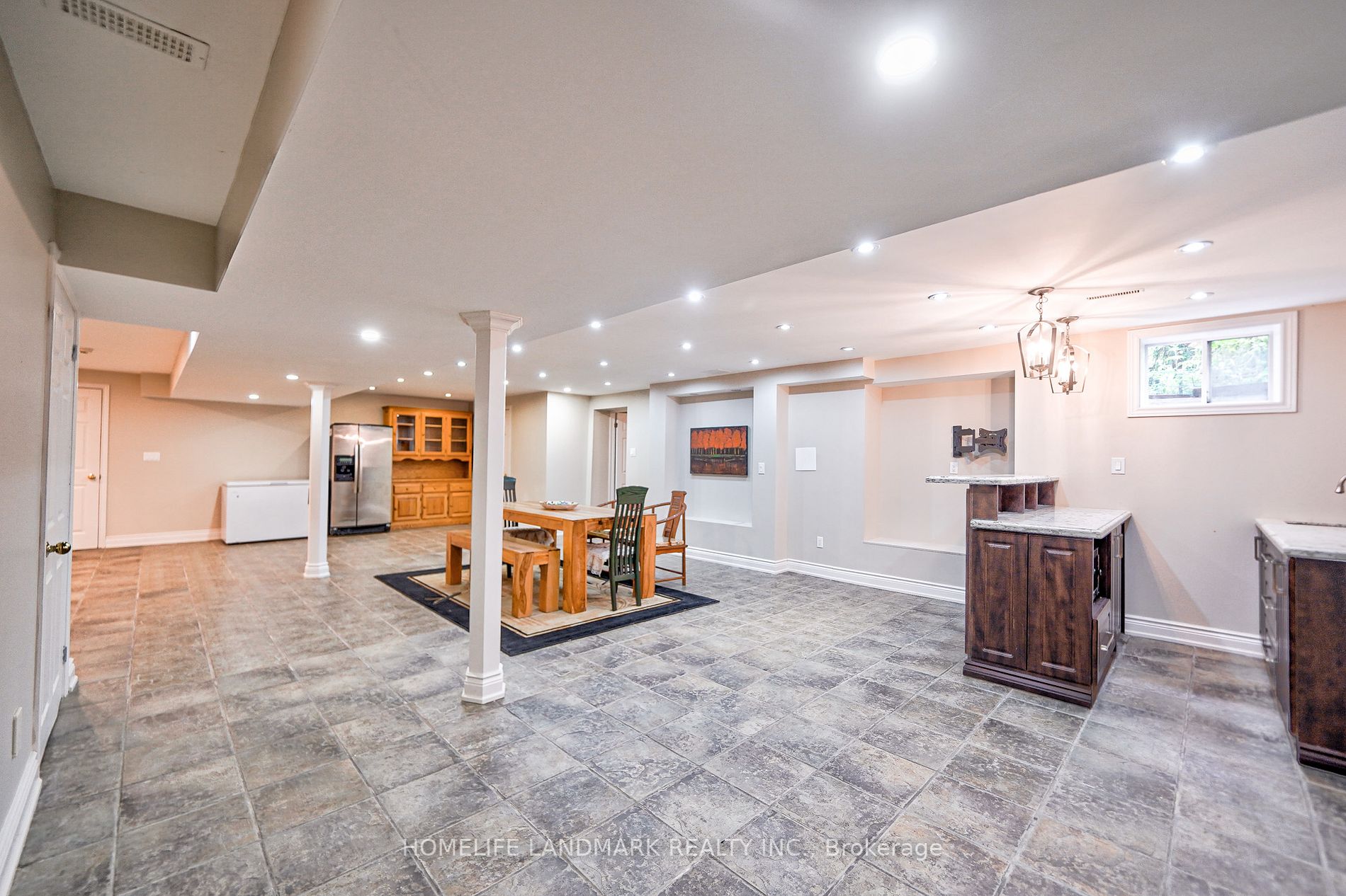 352 Maple Grove Dr