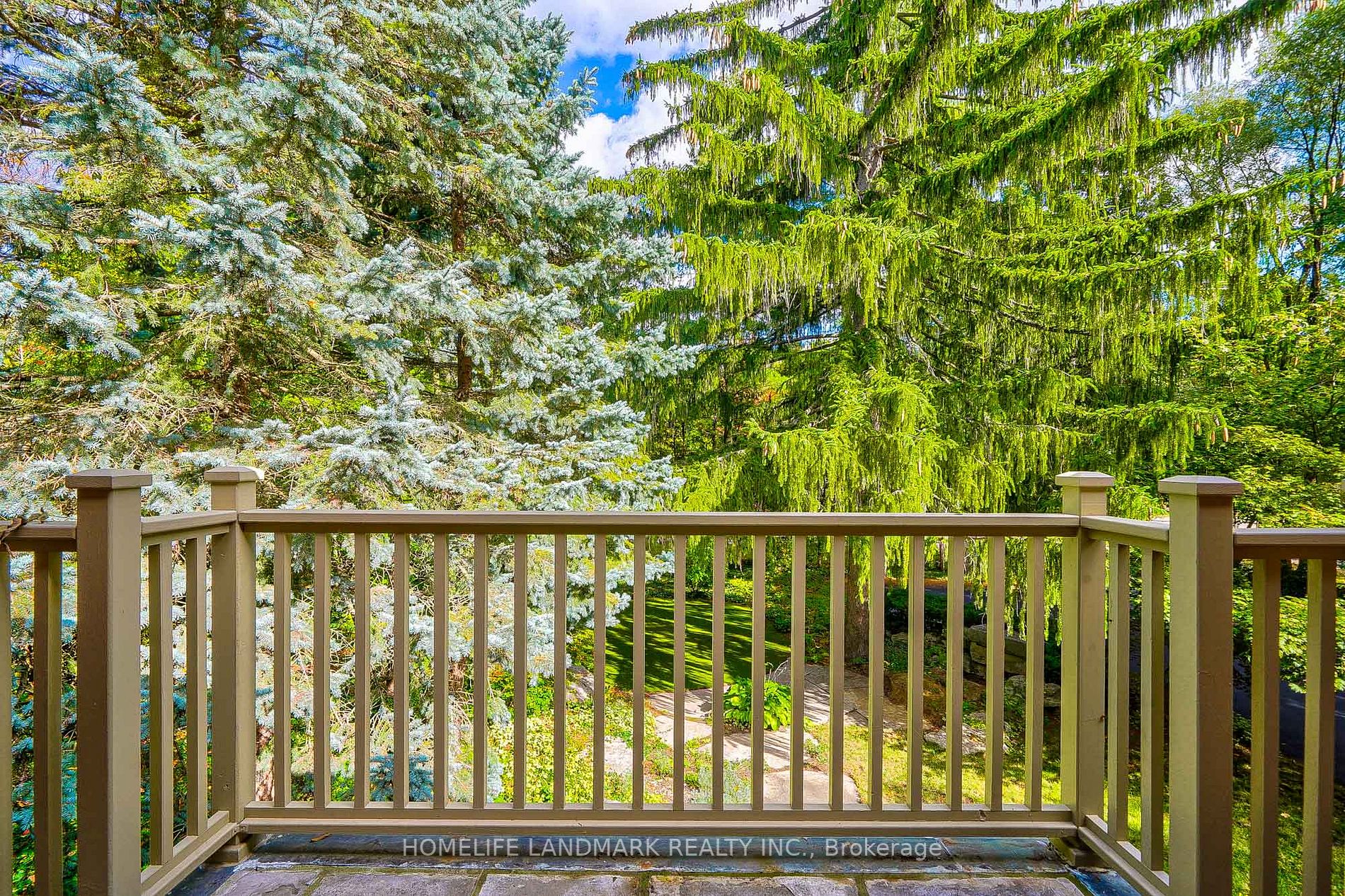 352 Maple Grove Dr