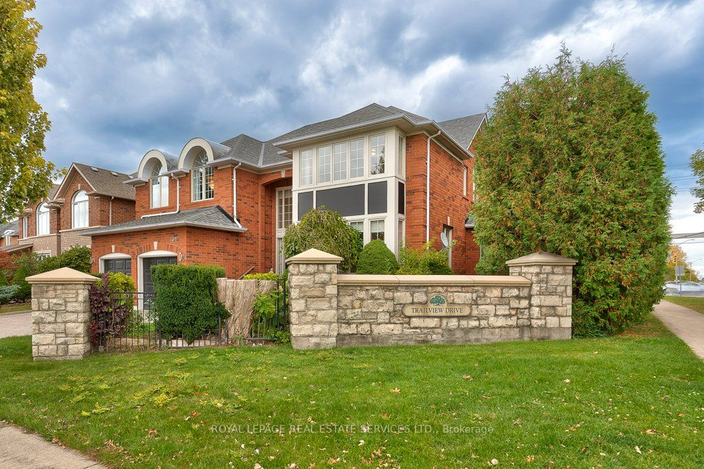 1042 Trailview Dr