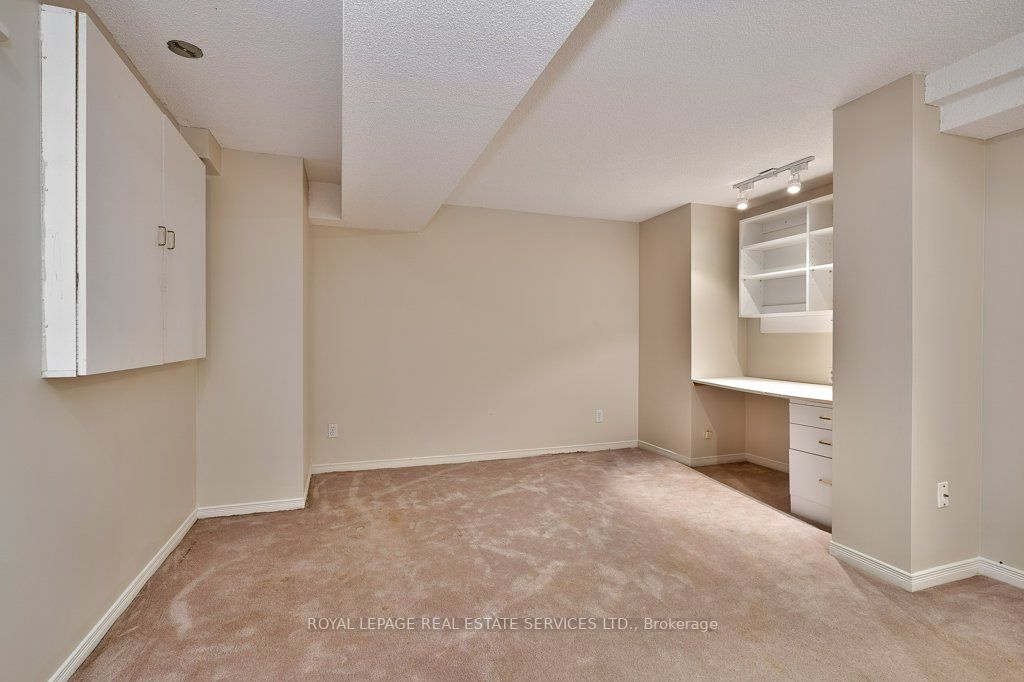 1042 Trailview Dr