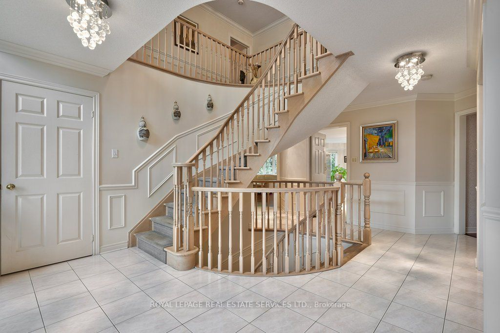 1042 Trailview Dr
