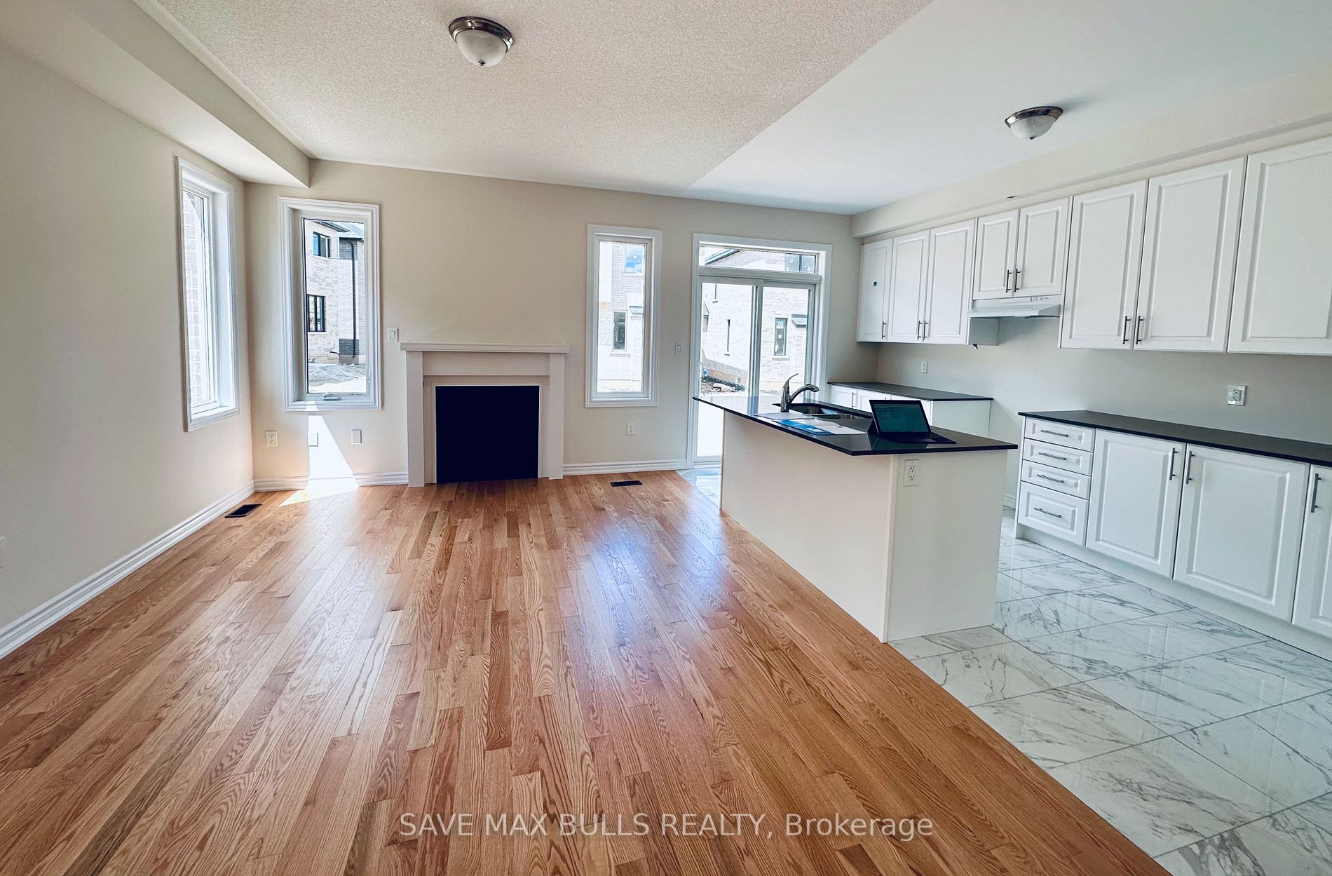 605 Leatherleaf Landing