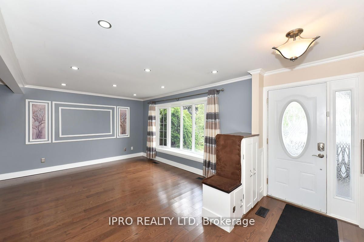 8 Core Cres