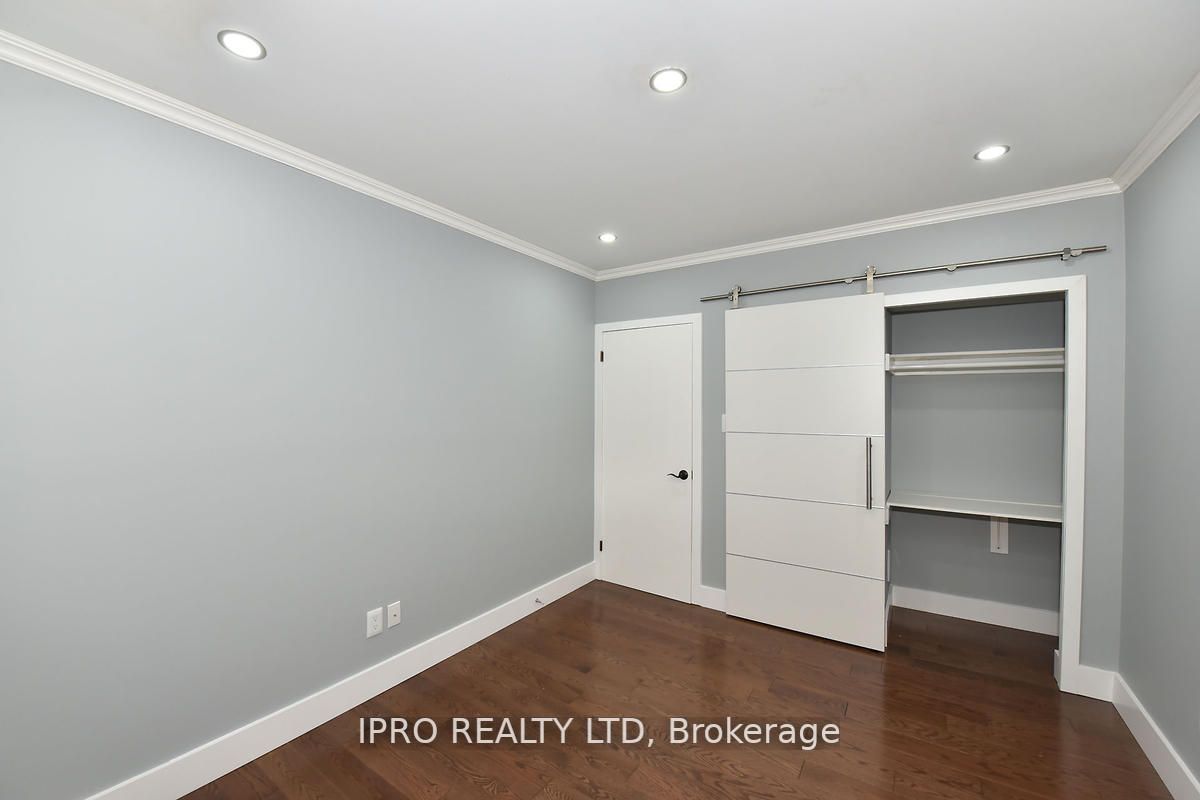 8 Core Cres