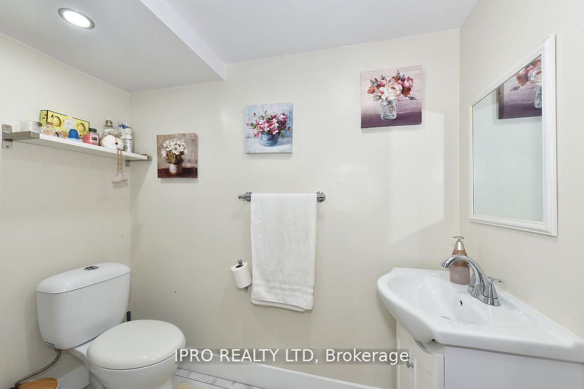 8 Core Cres