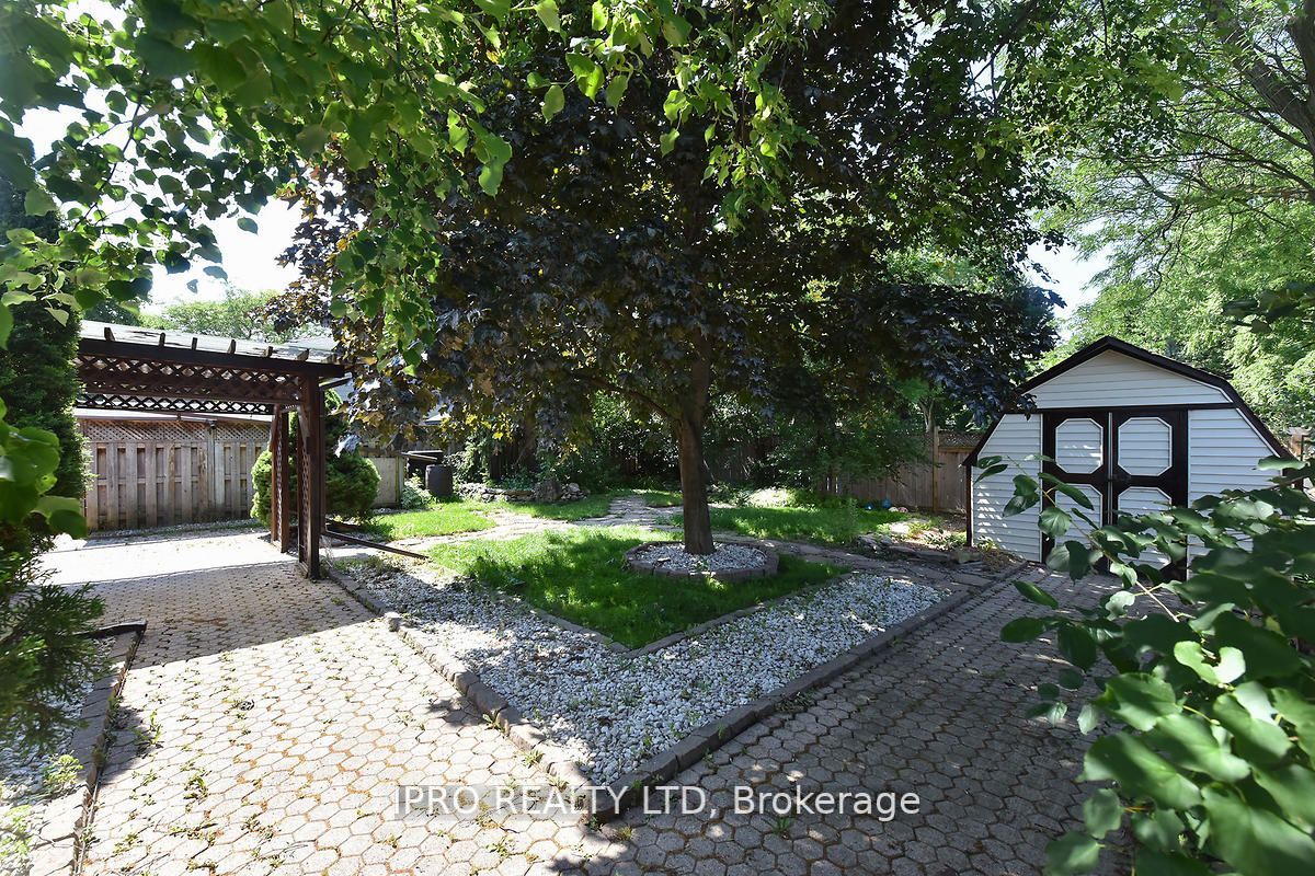 8 Core Cres