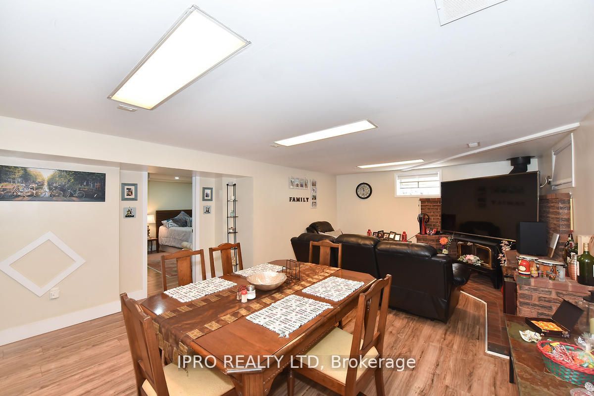 8 Core Cres